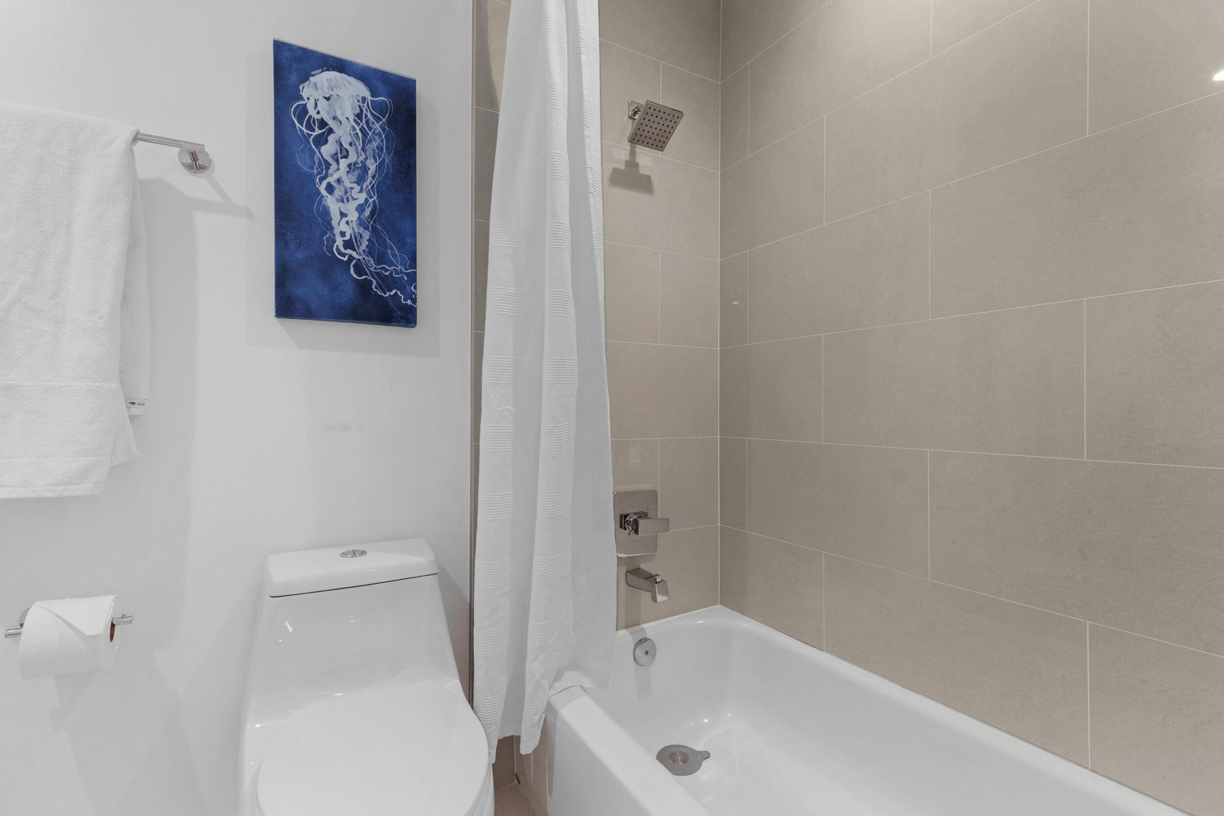 2136 NE 44th Street 4