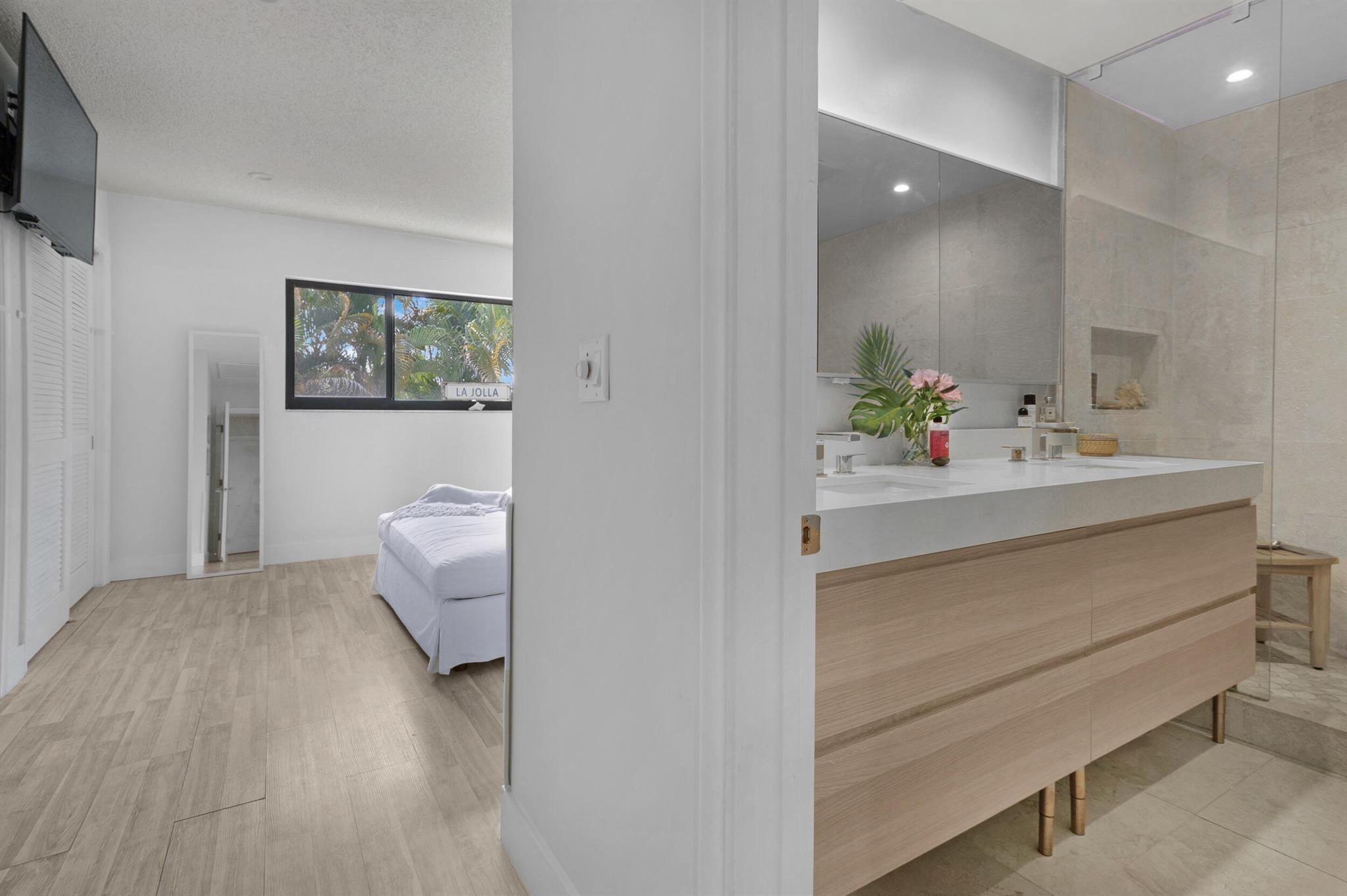 2136 NE 44th Street 4