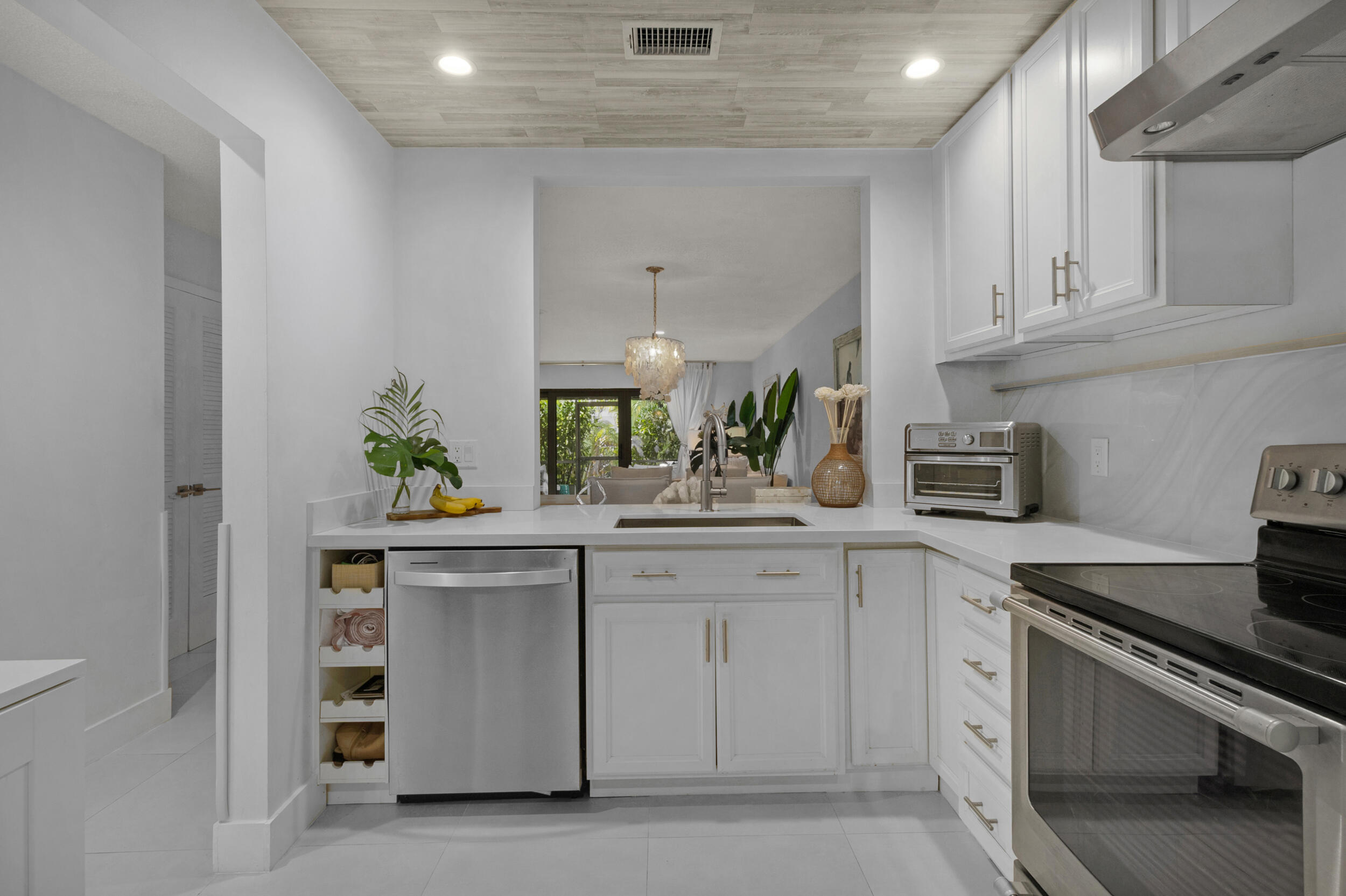 2136 NE 44th Street 4