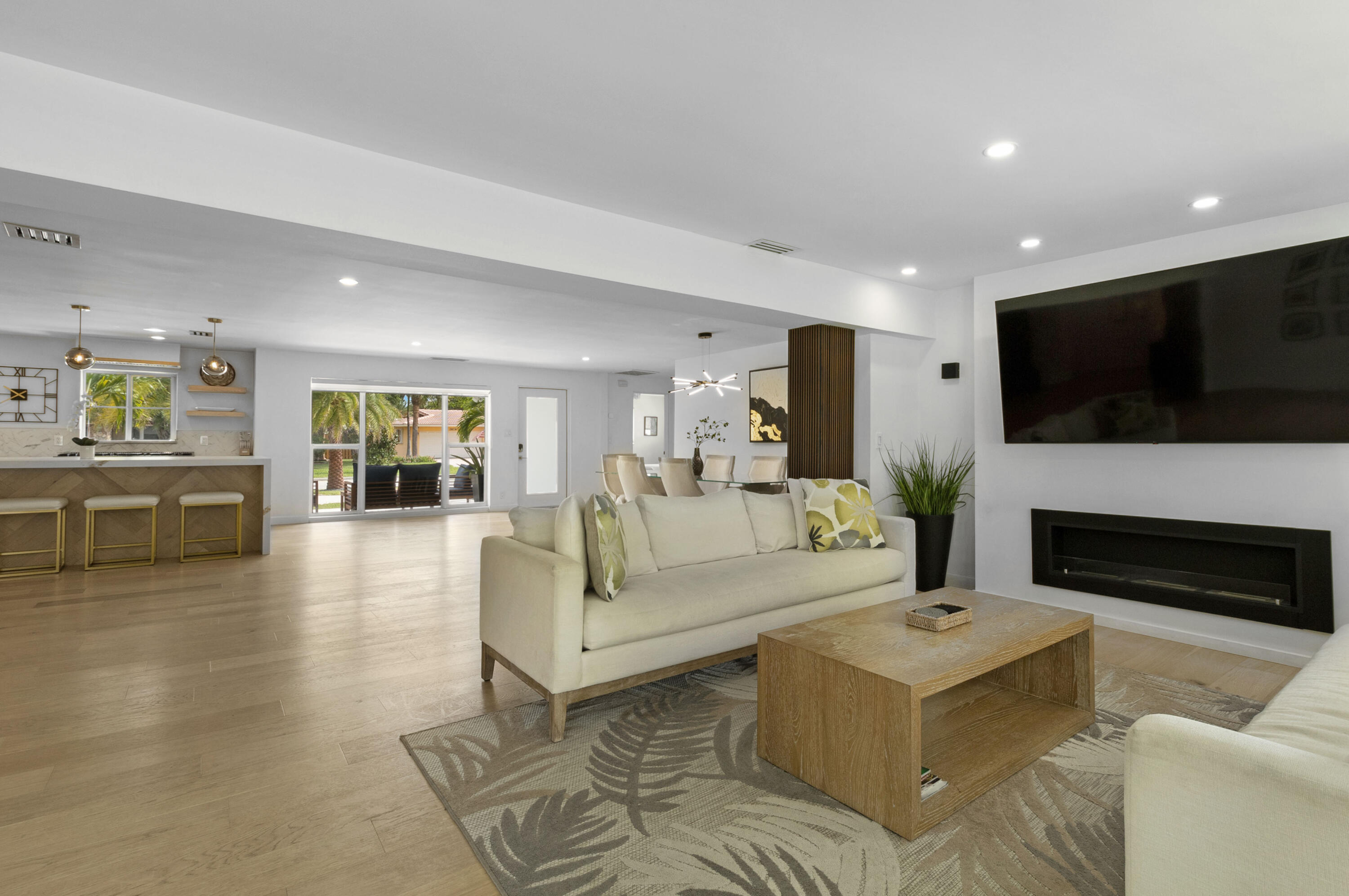 2862 NE 35th Court