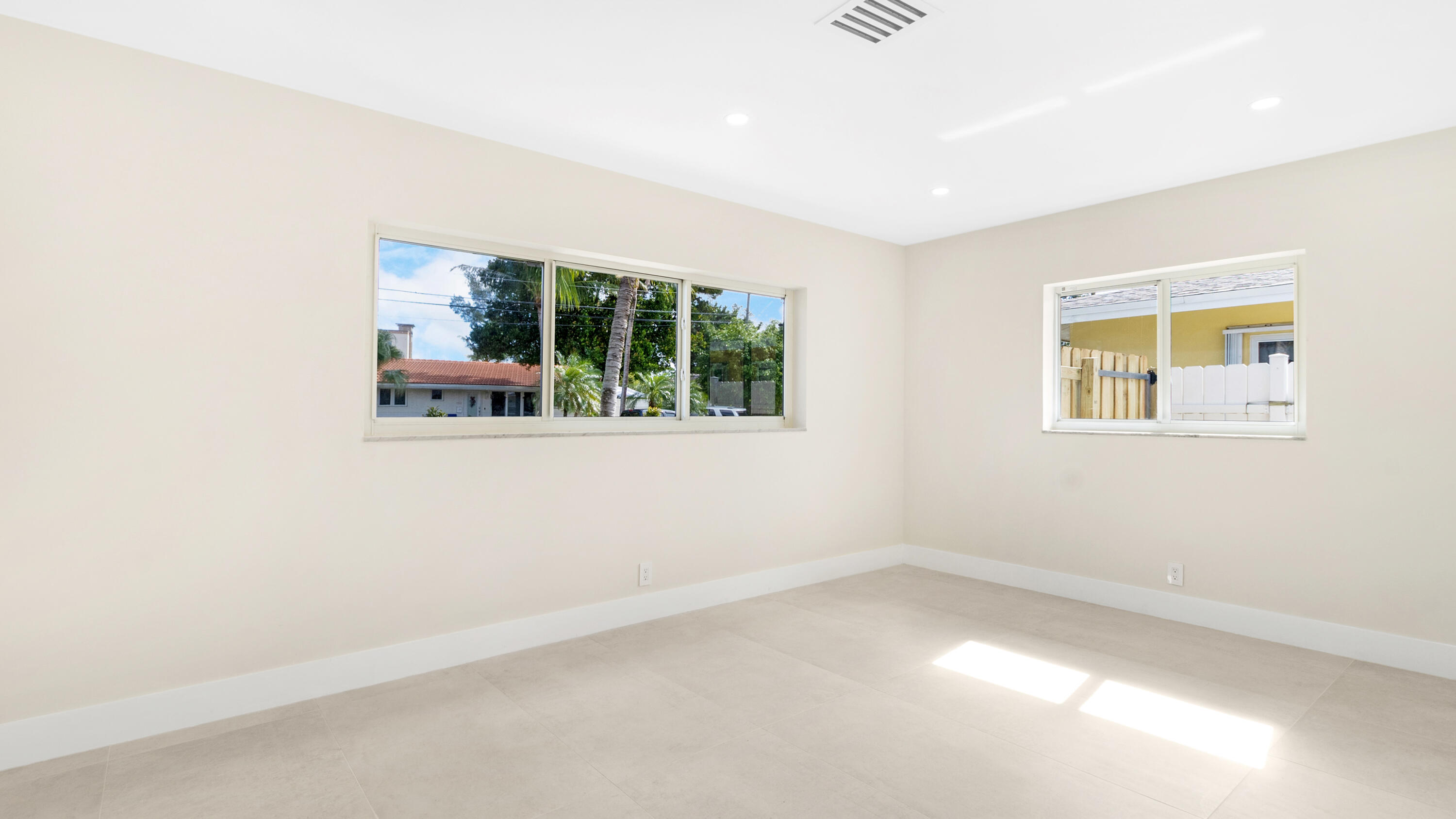 965 SE 10th Court