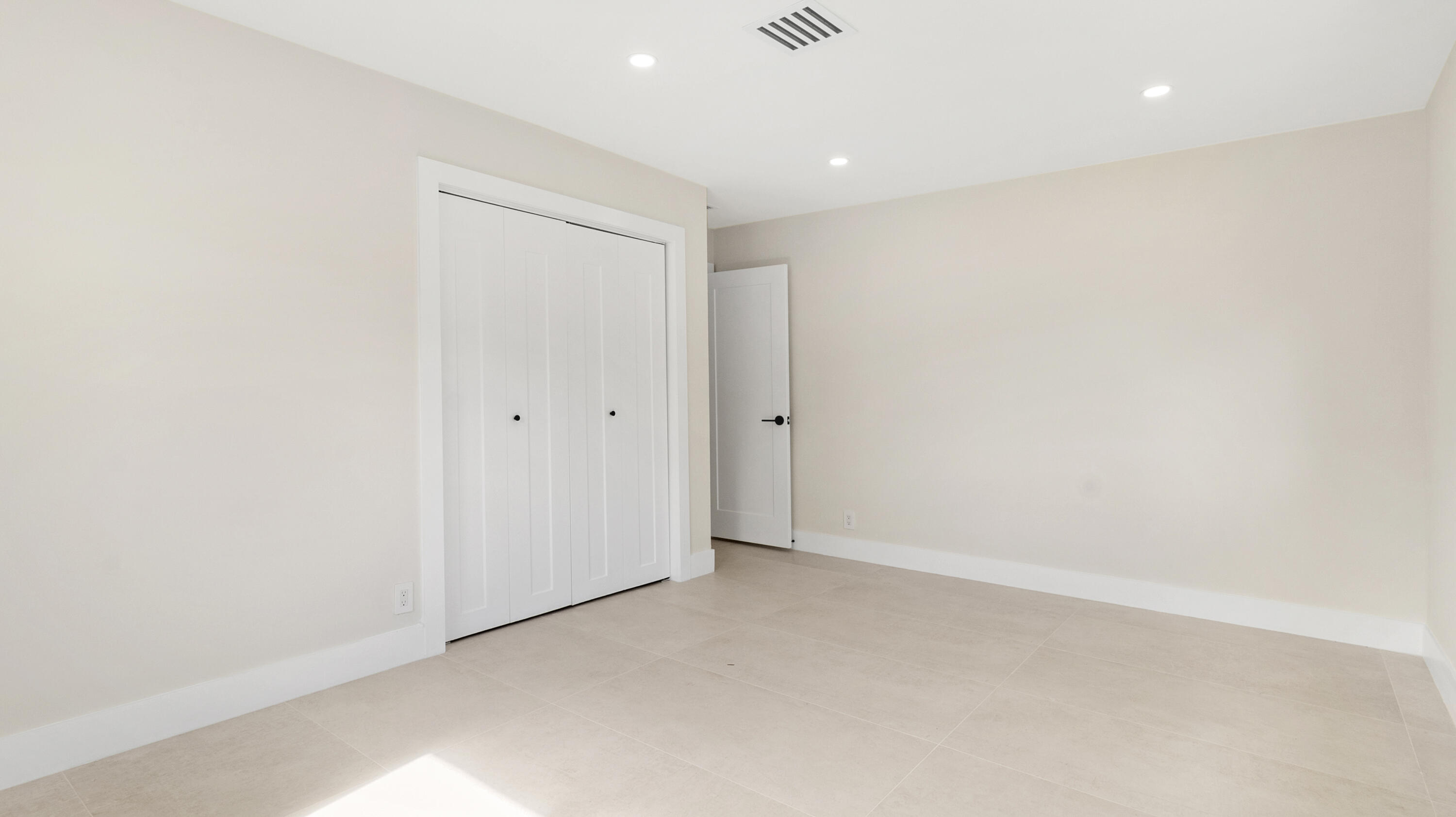 965 SE 10th Court