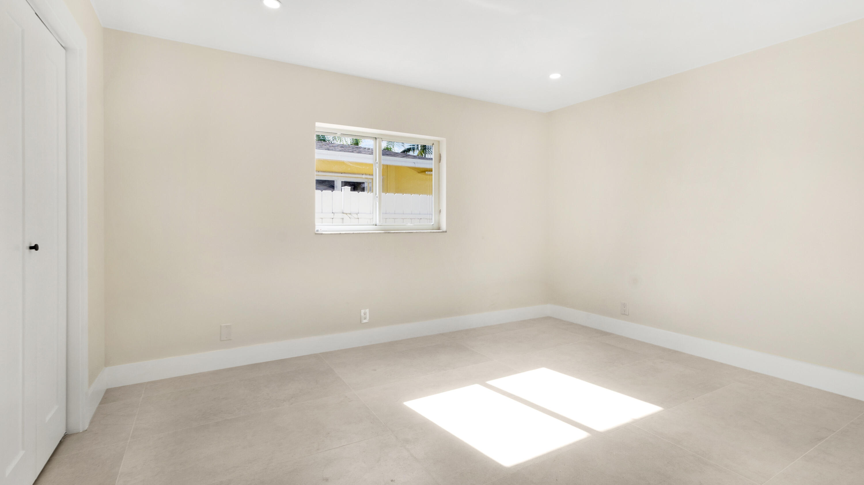 965 SE 10th Court