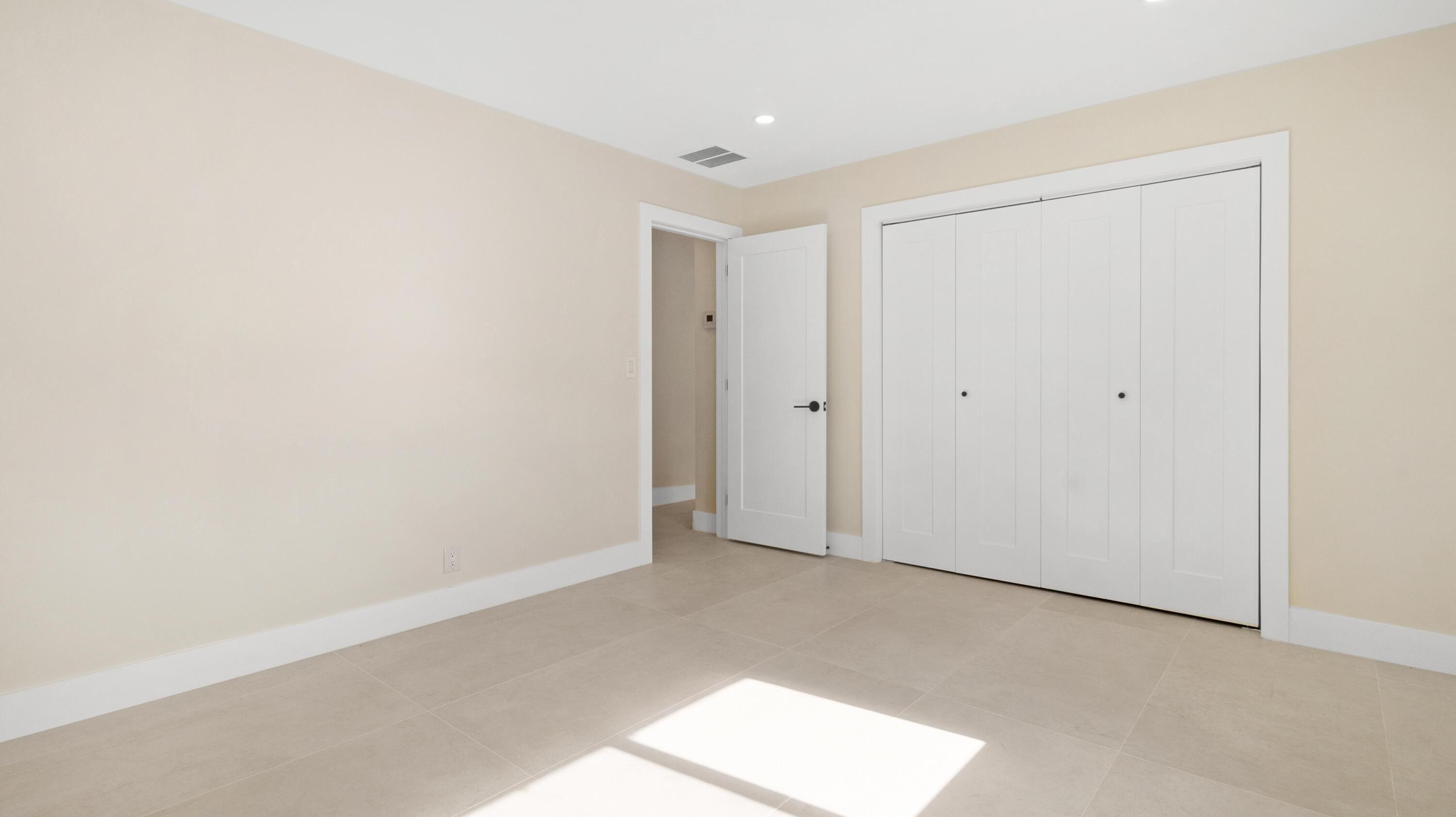 965 SE 10th Court