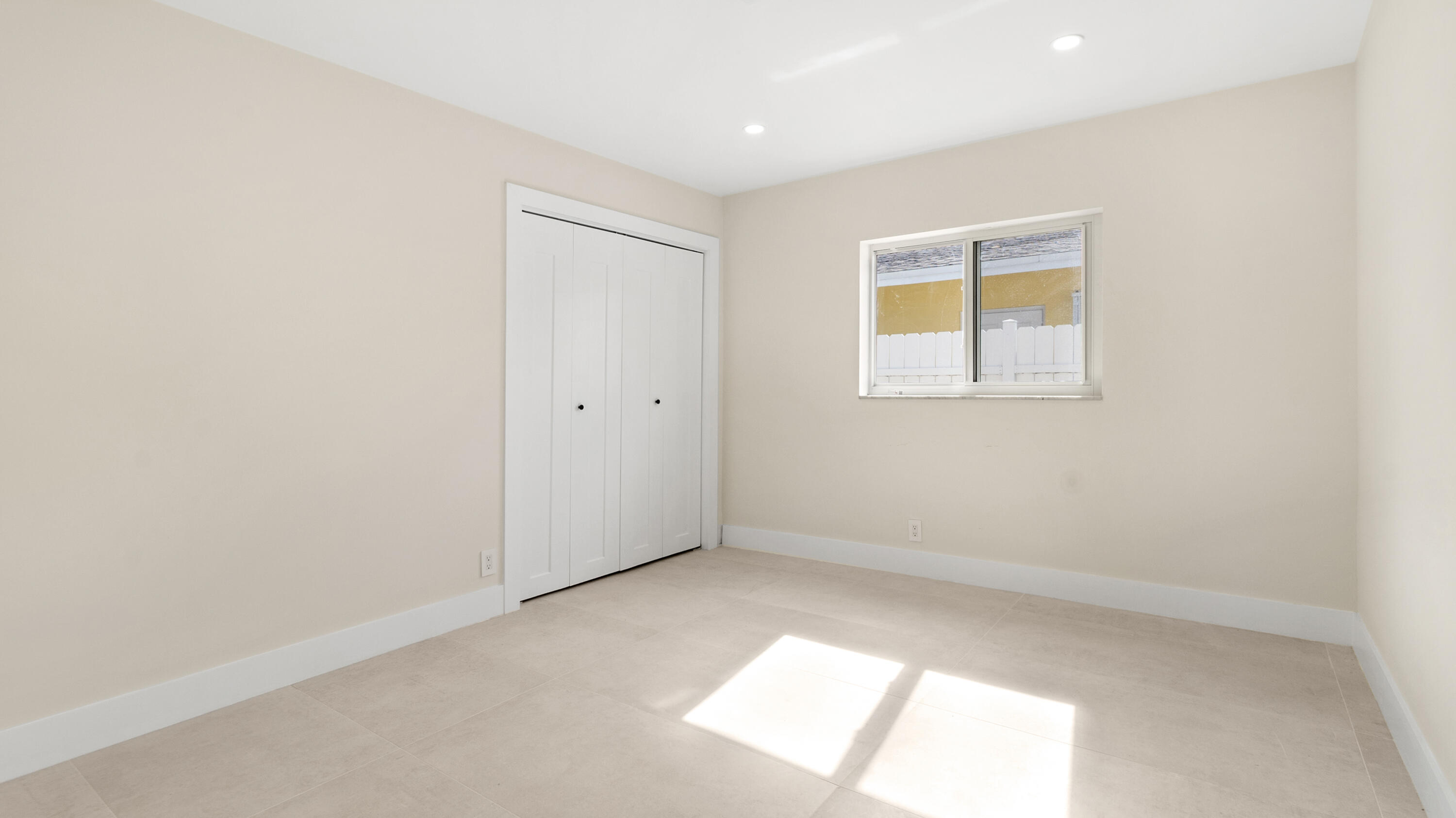 965 SE 10th Court
