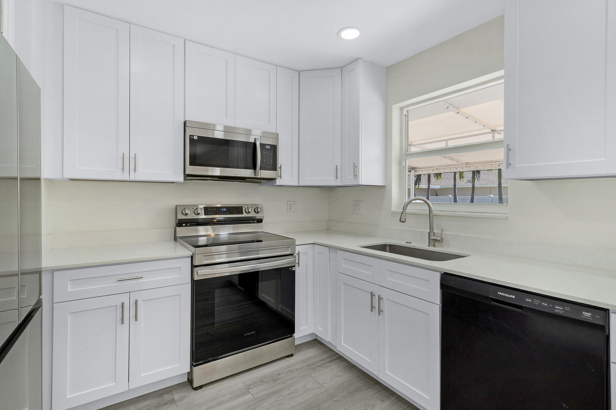 912 SE 8th Court