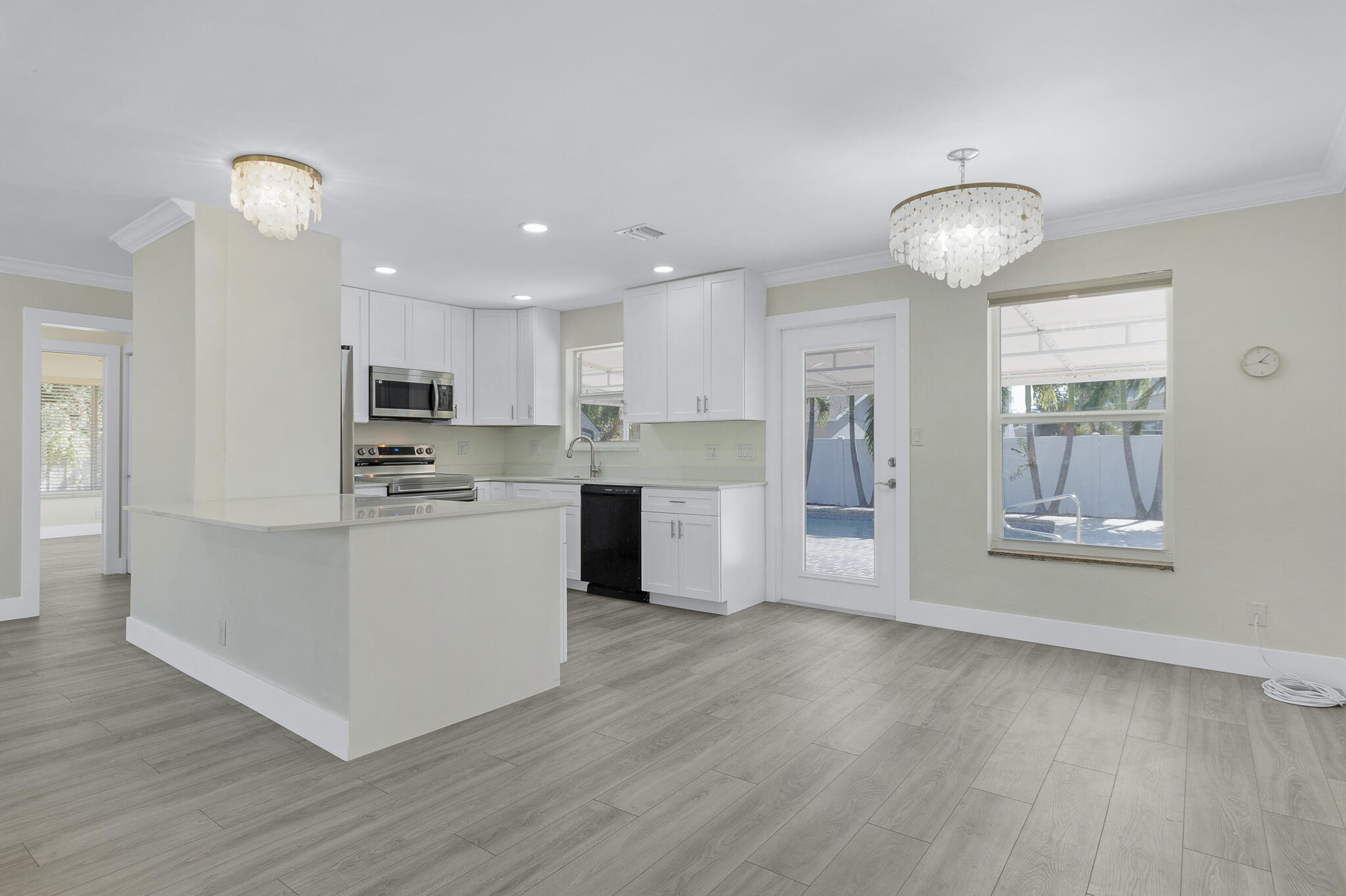 912 SE 8th Court