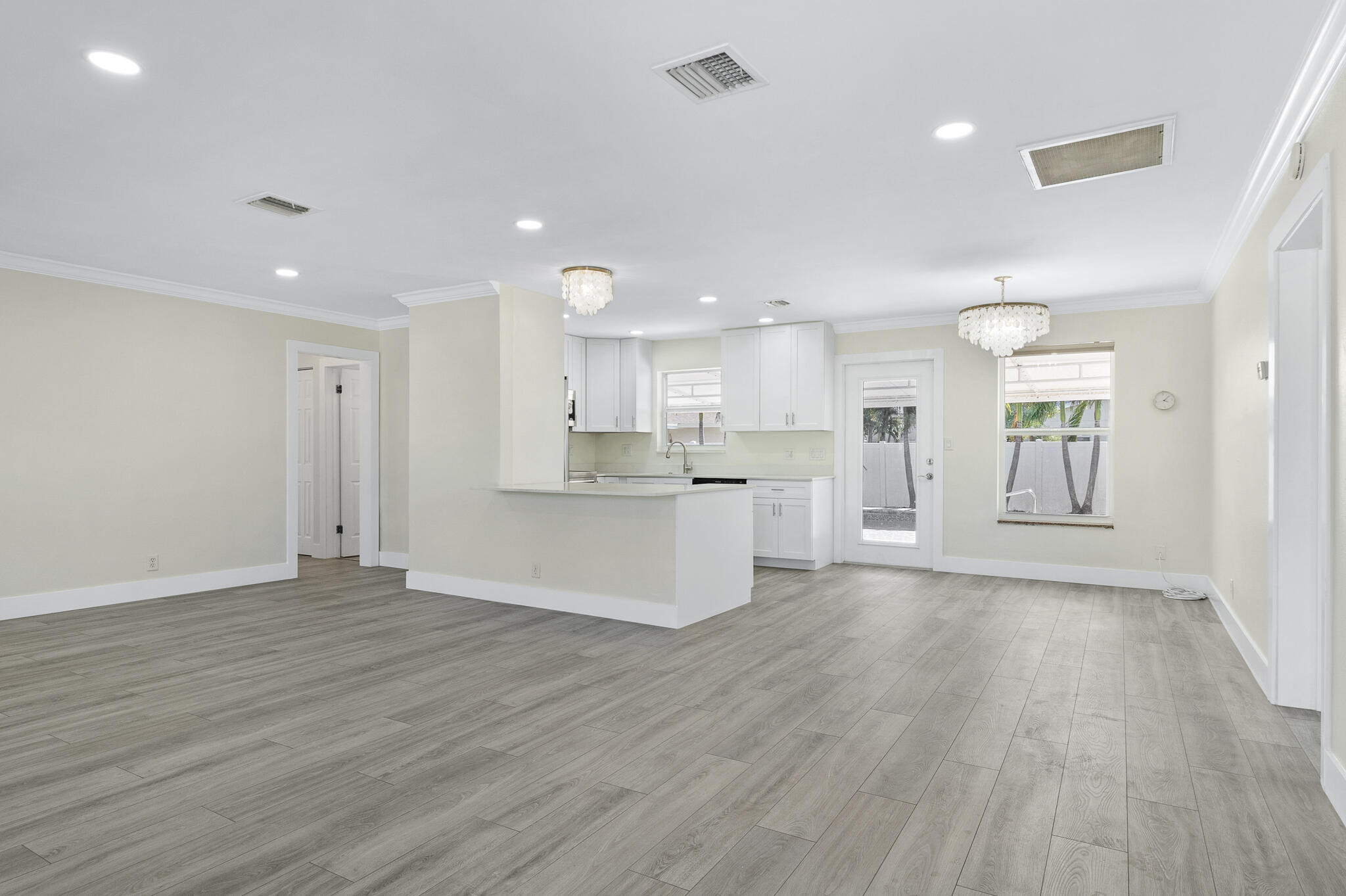 912 SE 8th Court