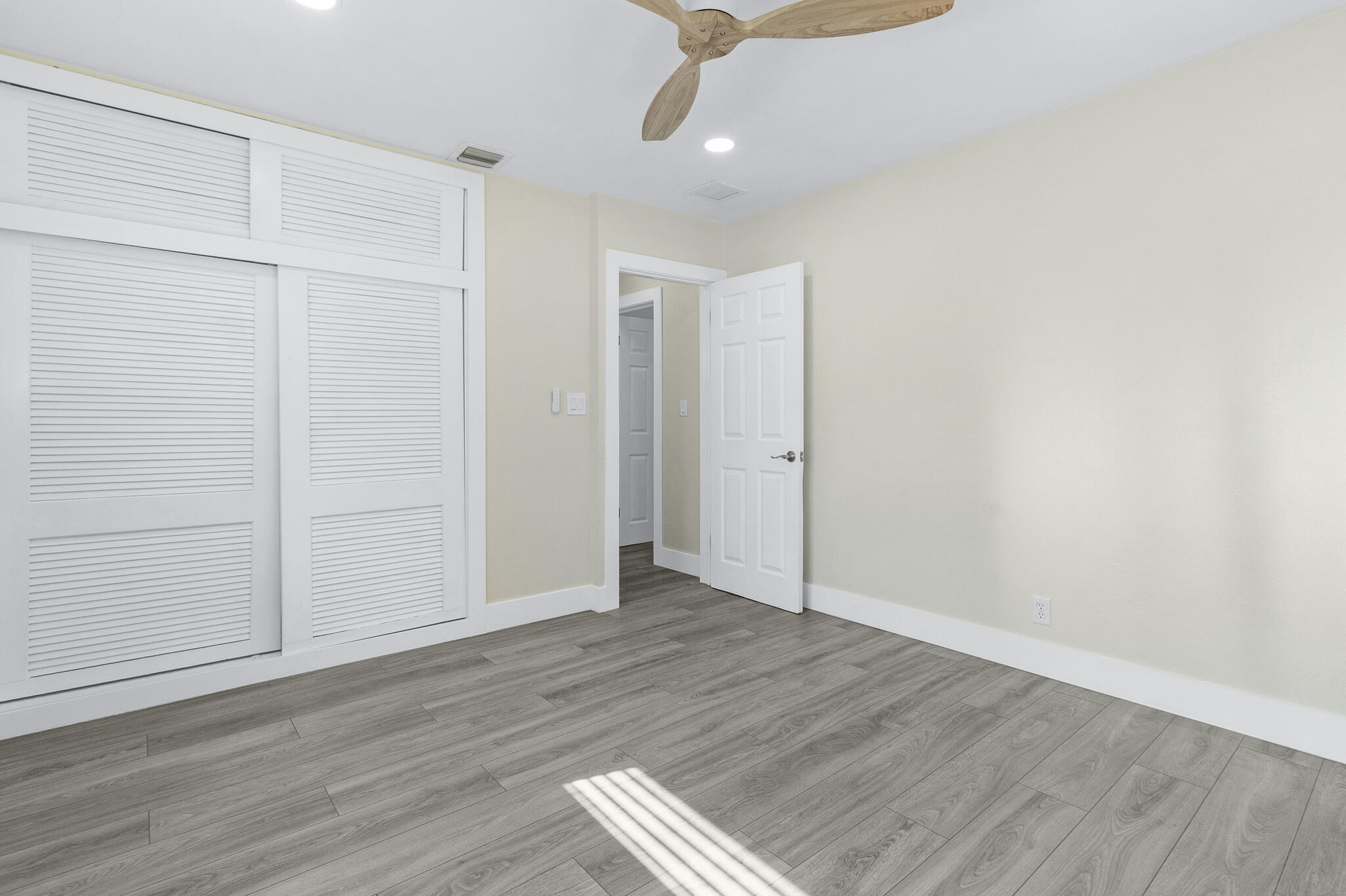 912 SE 8th Court