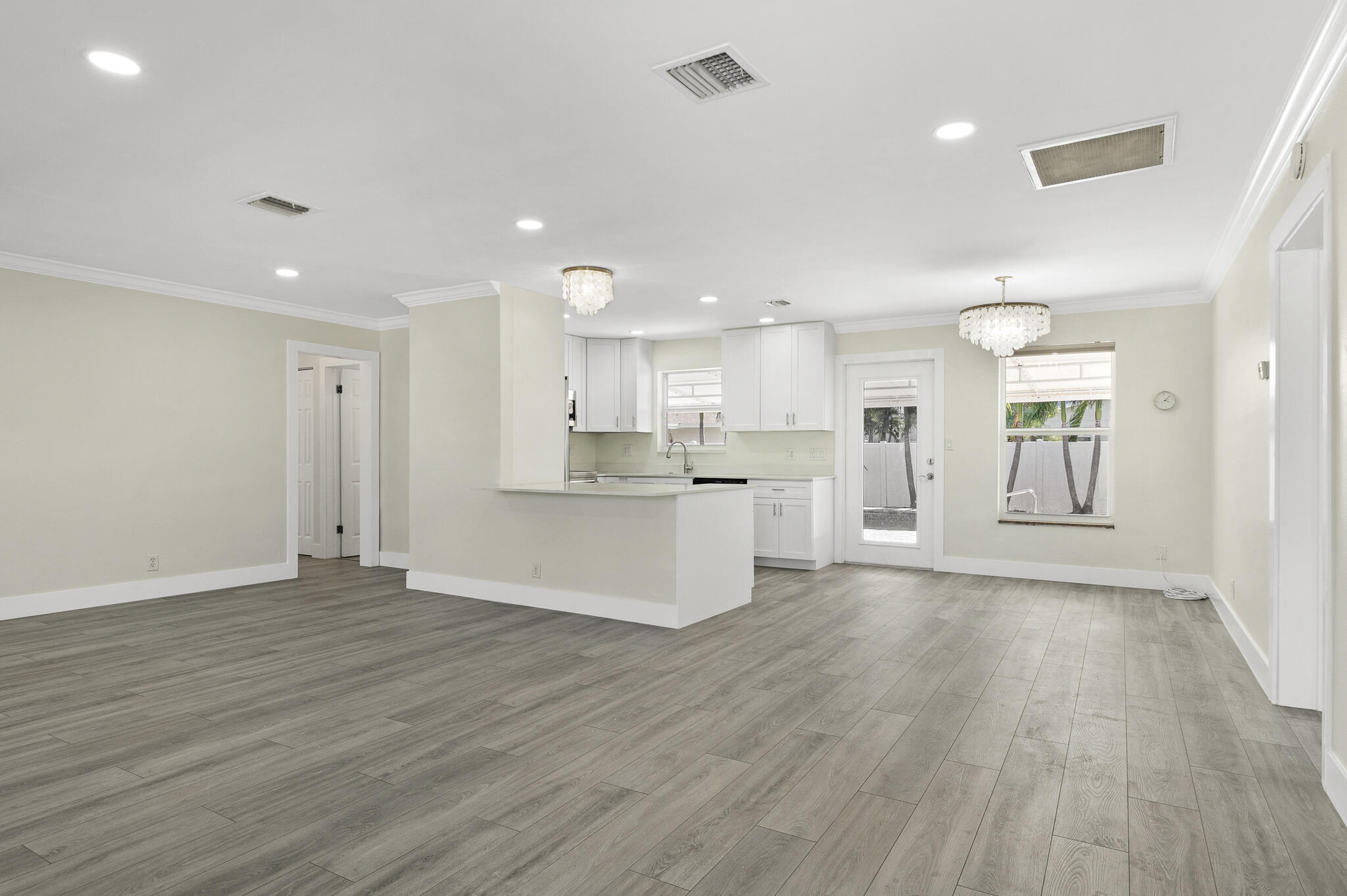 912 SE 8th Court