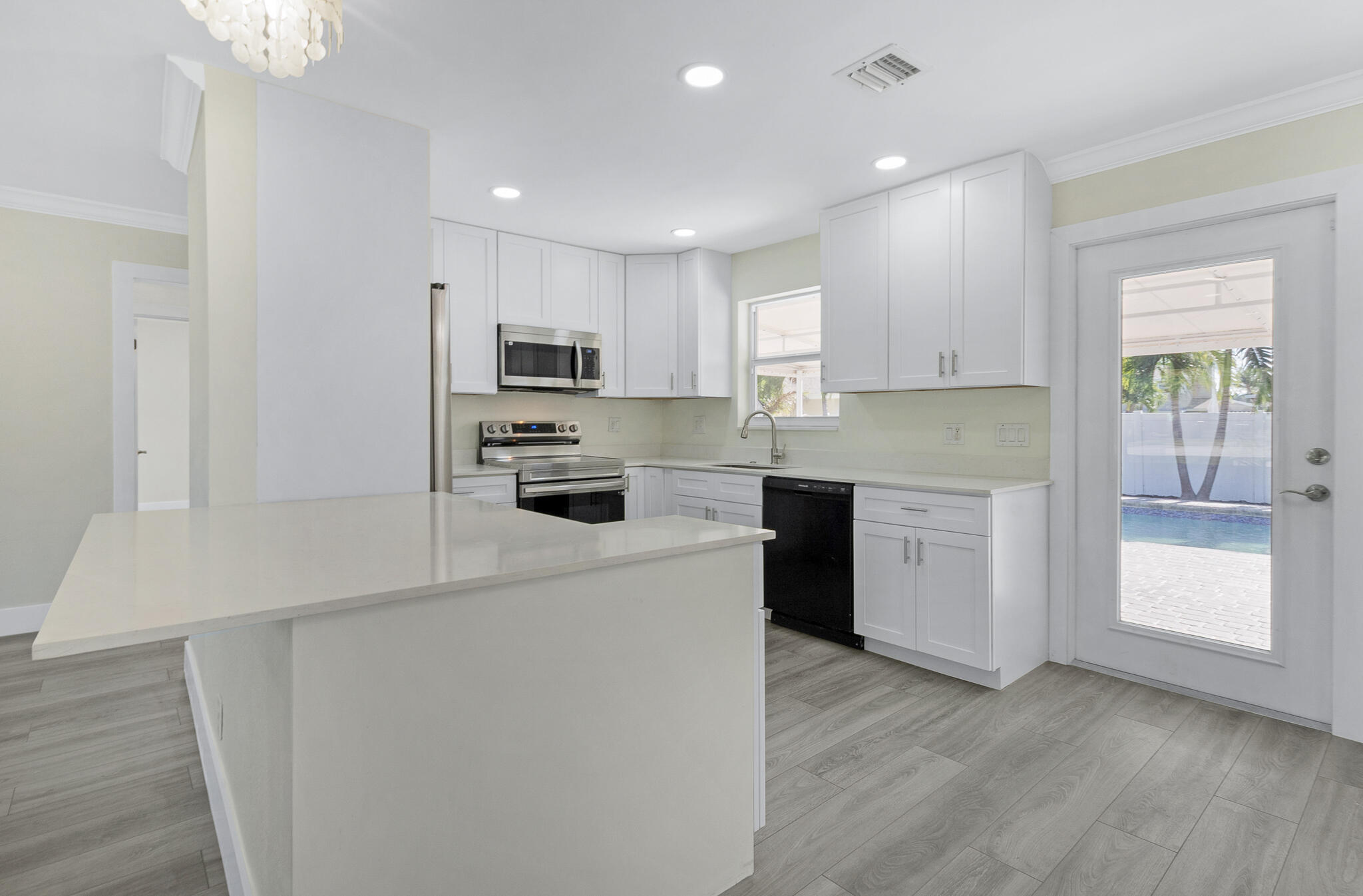 912 SE 8th Court