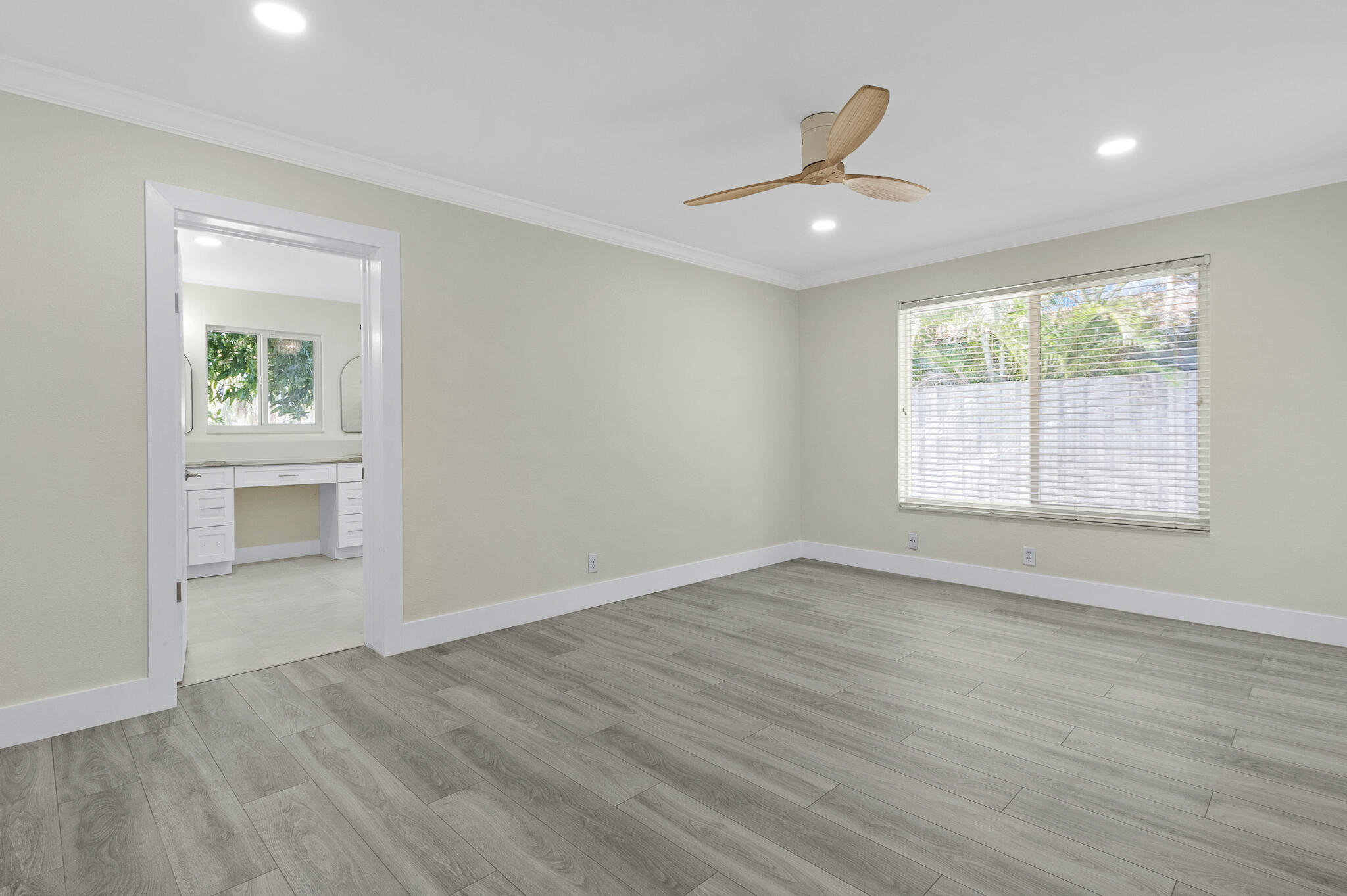 912 SE 8th Court