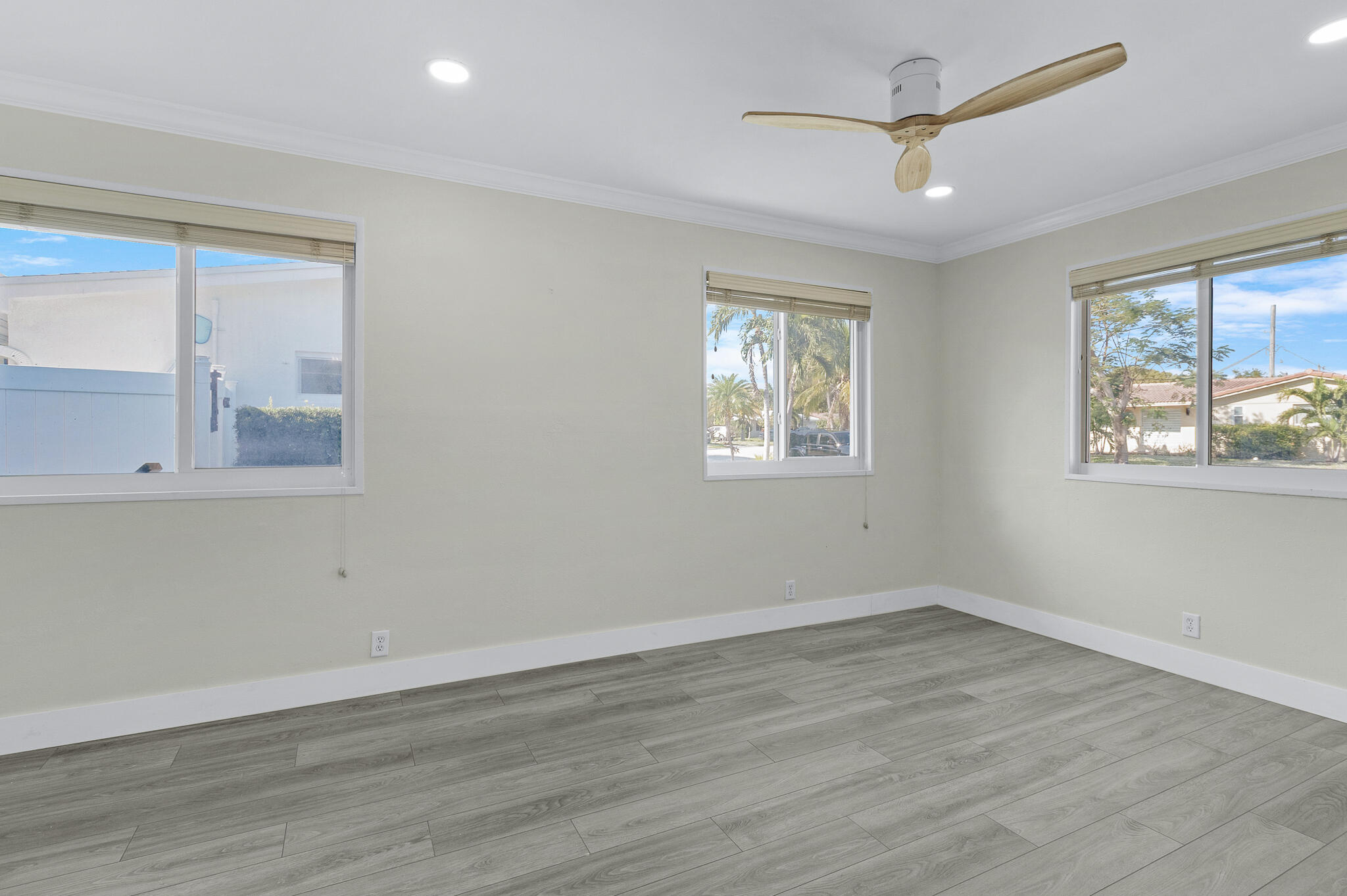 912 SE 8th Court