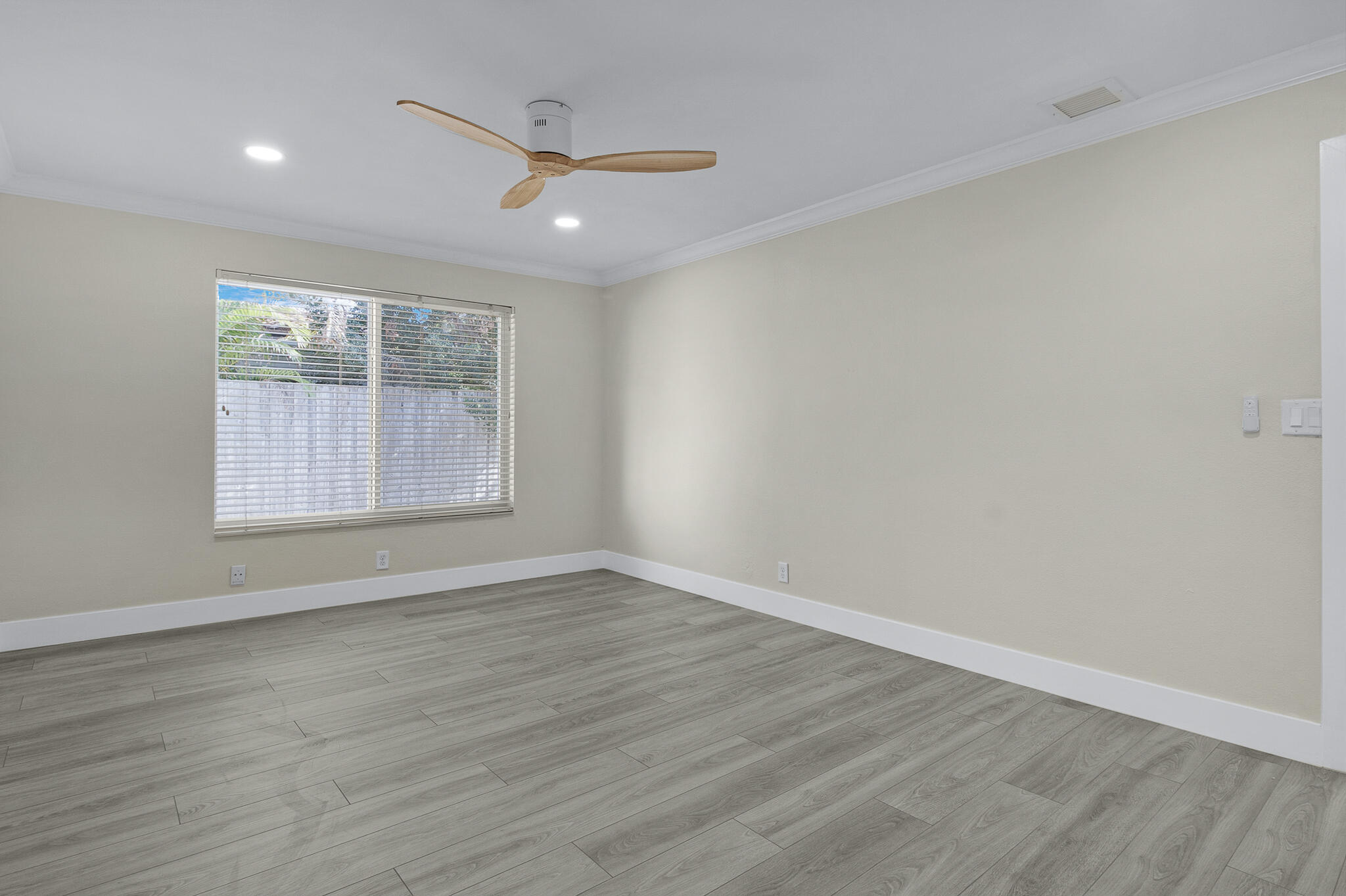 912 SE 8th Court