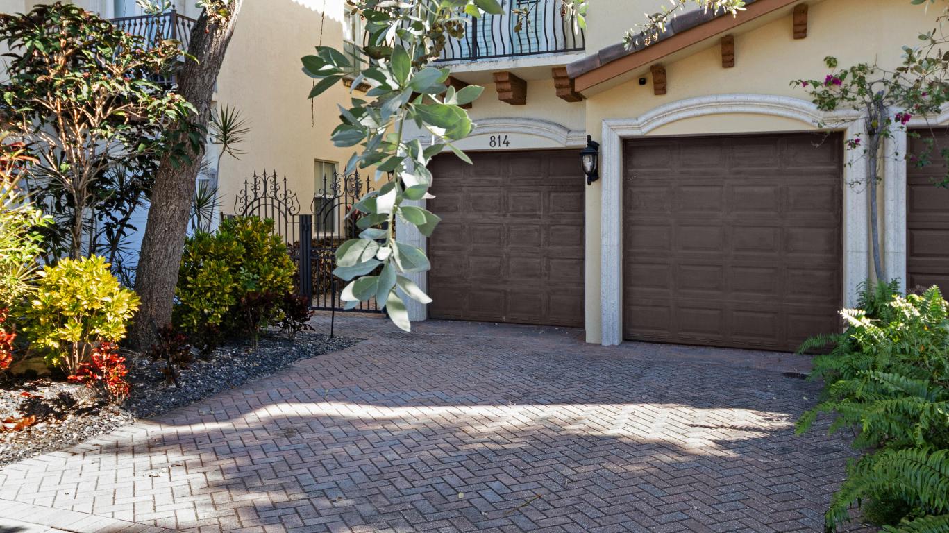 814 N Victoria Park Road