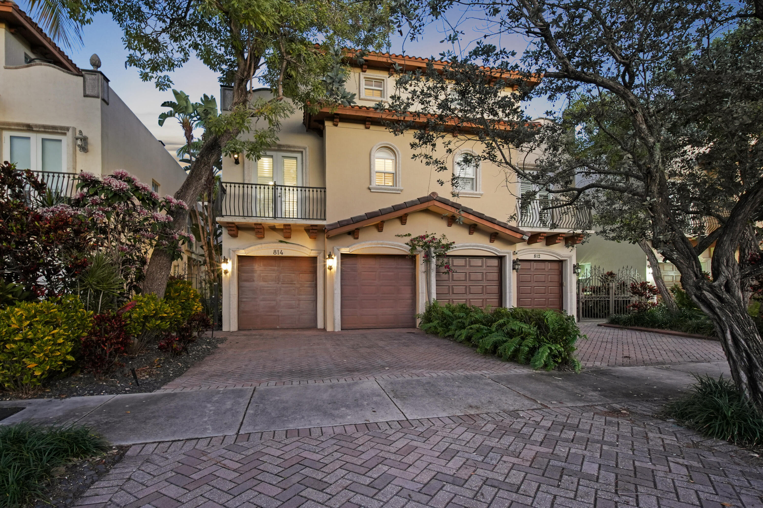 814 N Victoria Park Road
