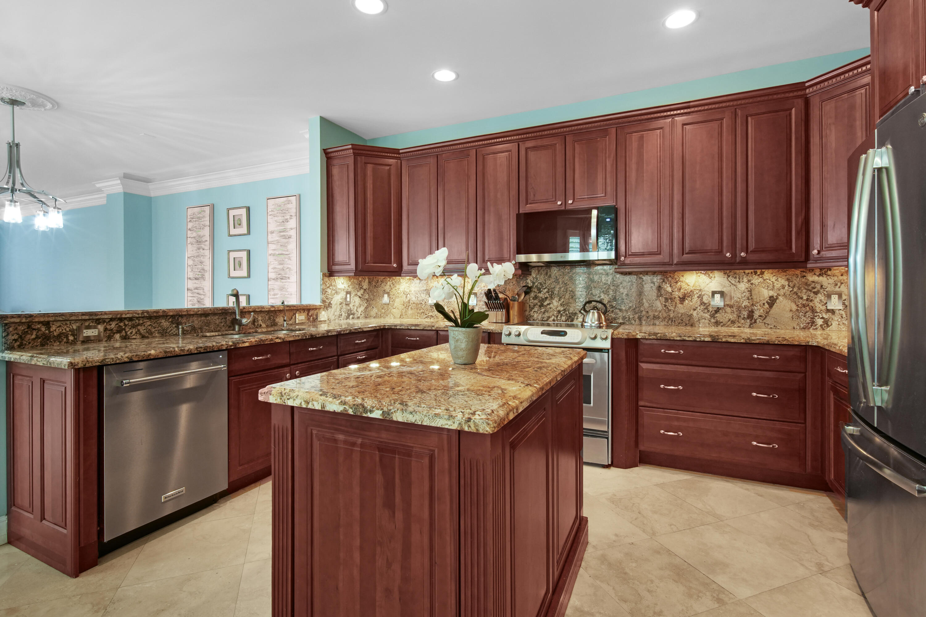 814 N Victoria Park Road