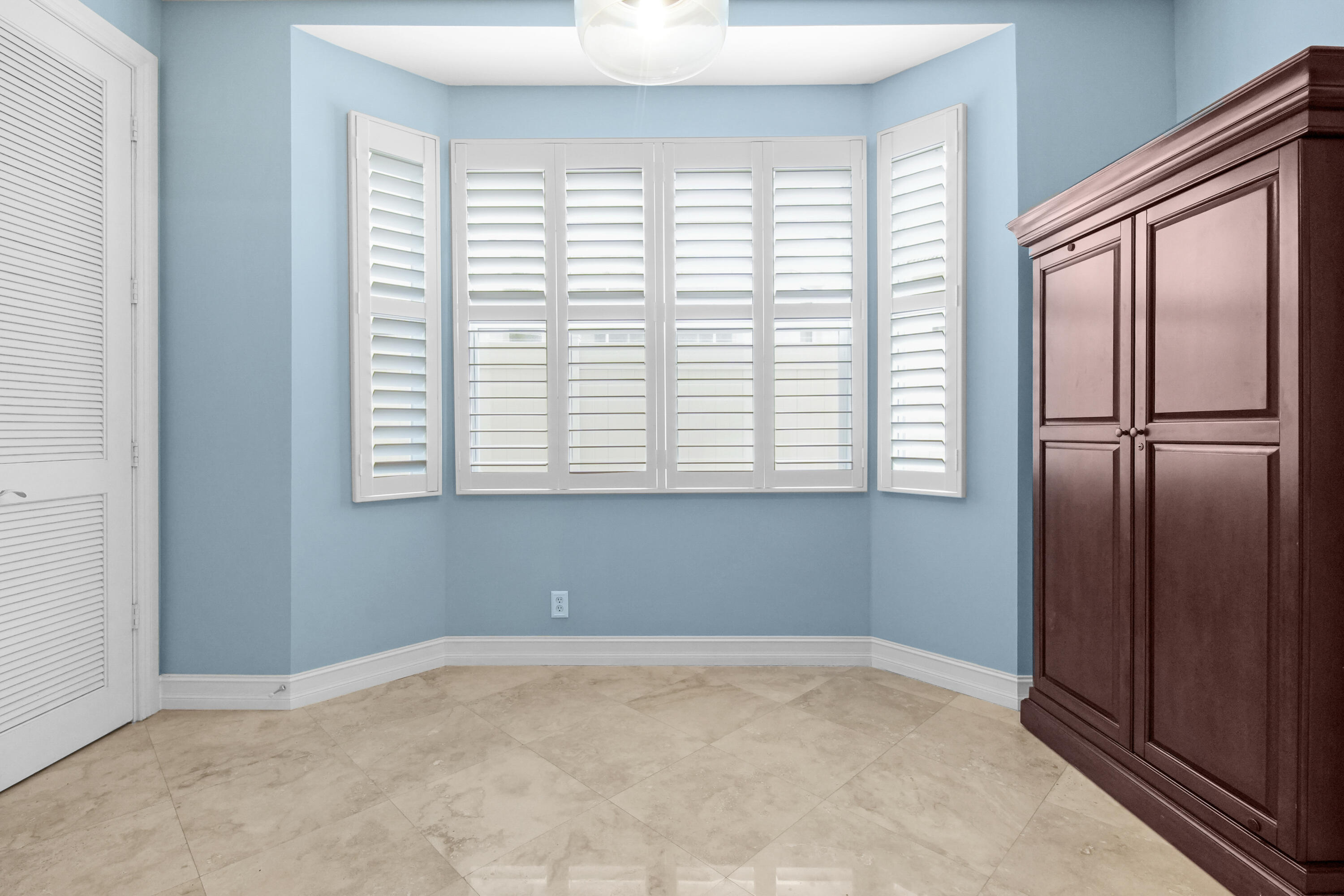 814 N Victoria Park Road