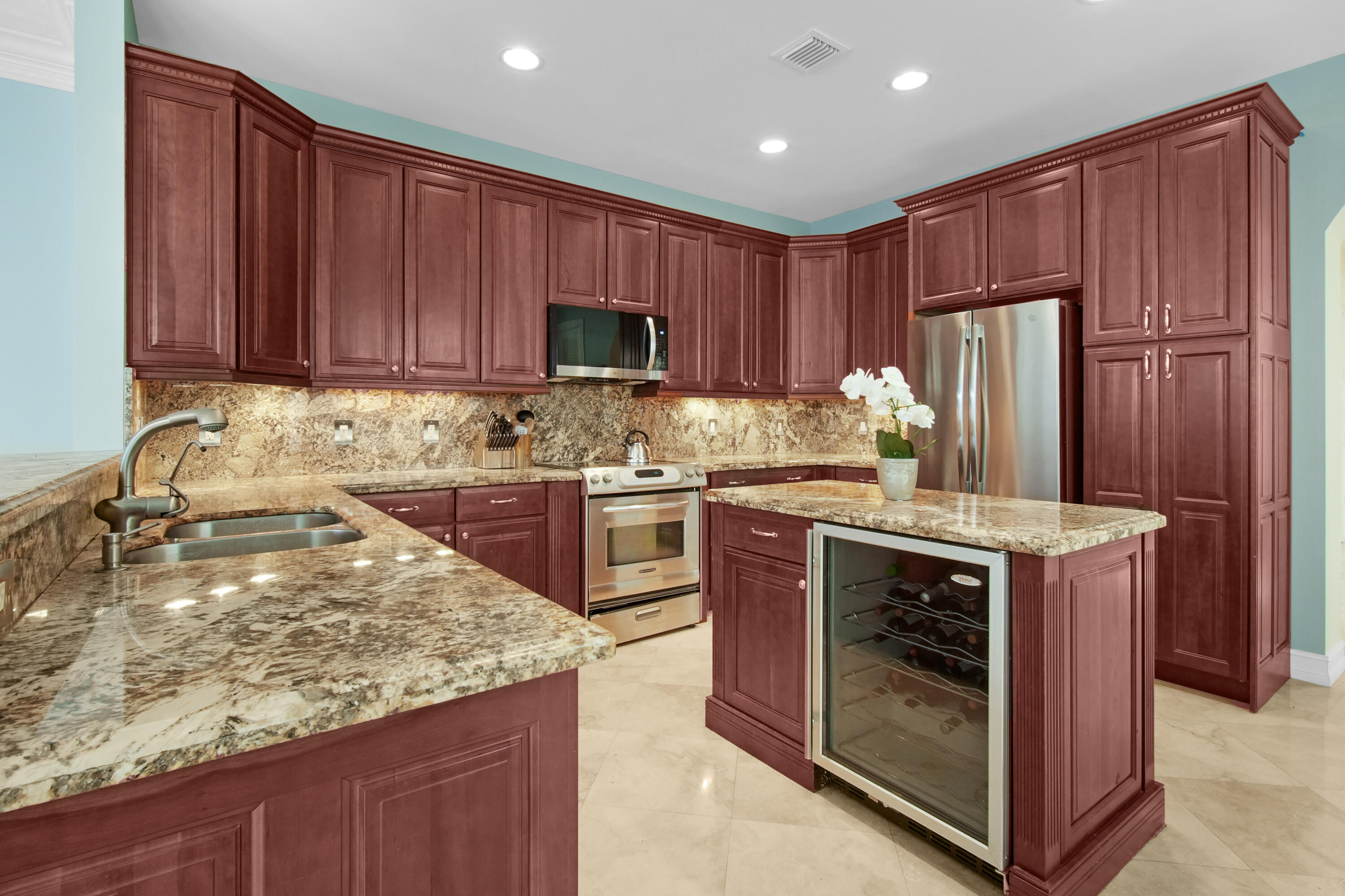 814 N Victoria Park Road