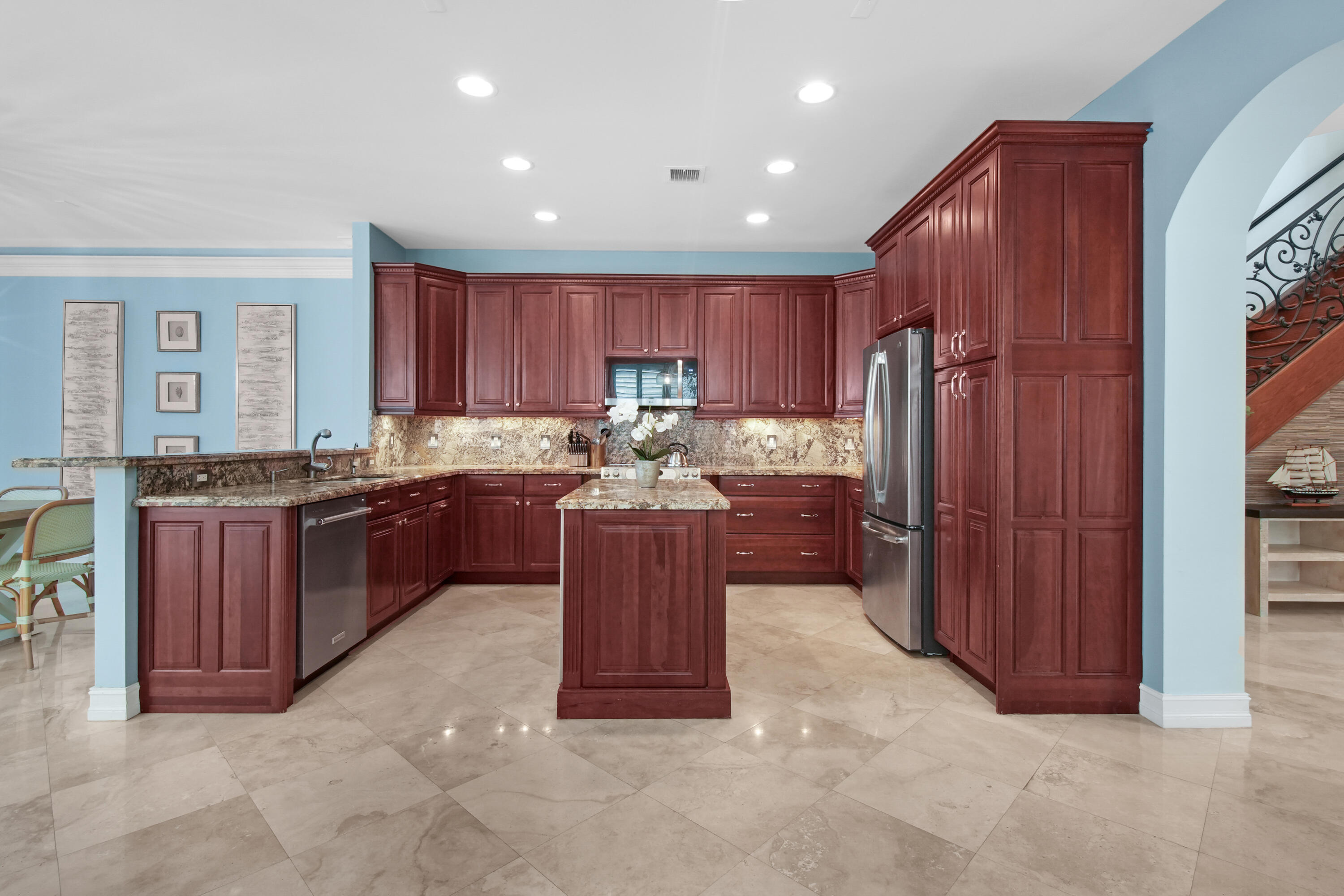 814 N Victoria Park Road