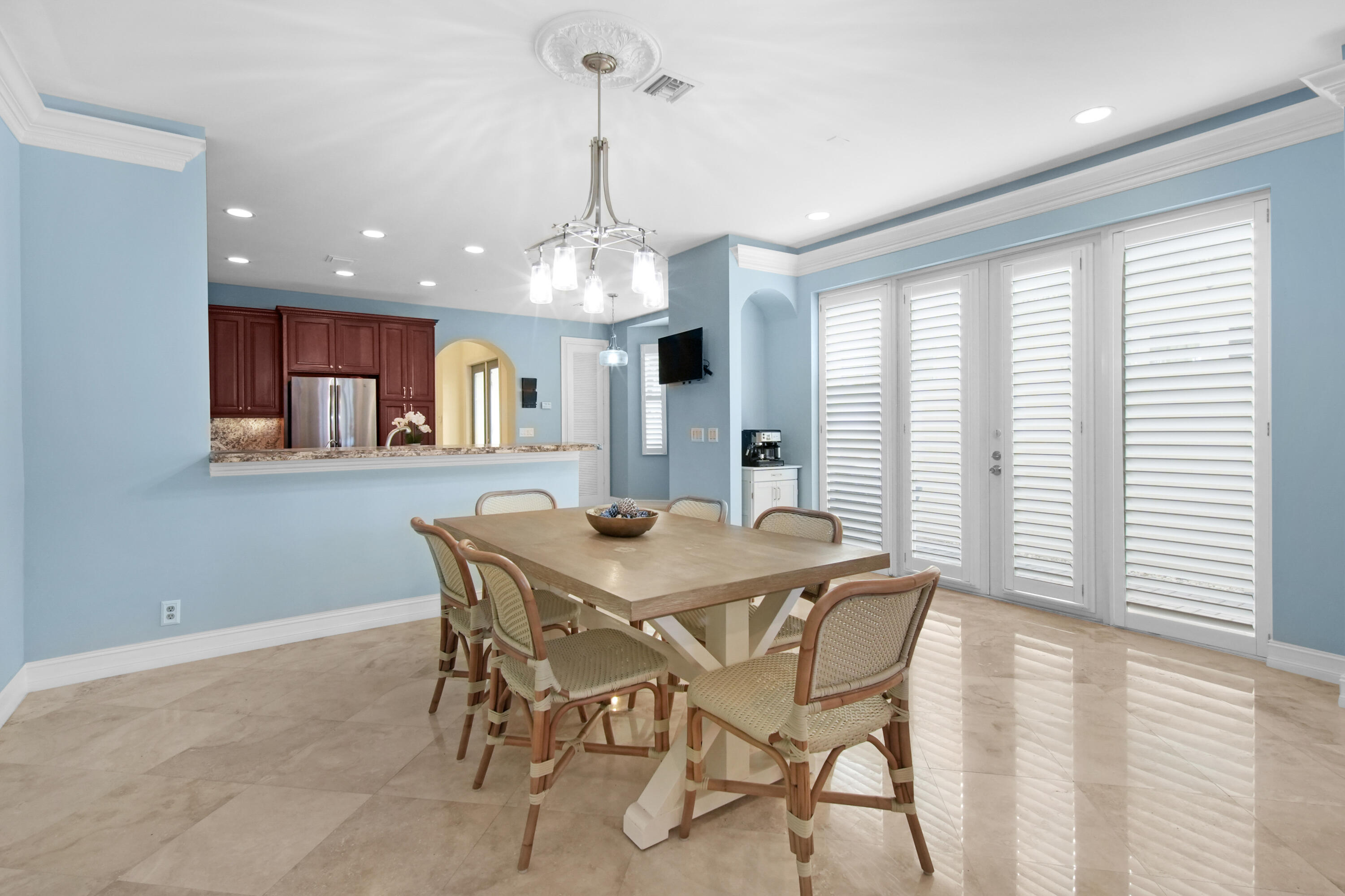 814 N Victoria Park Road