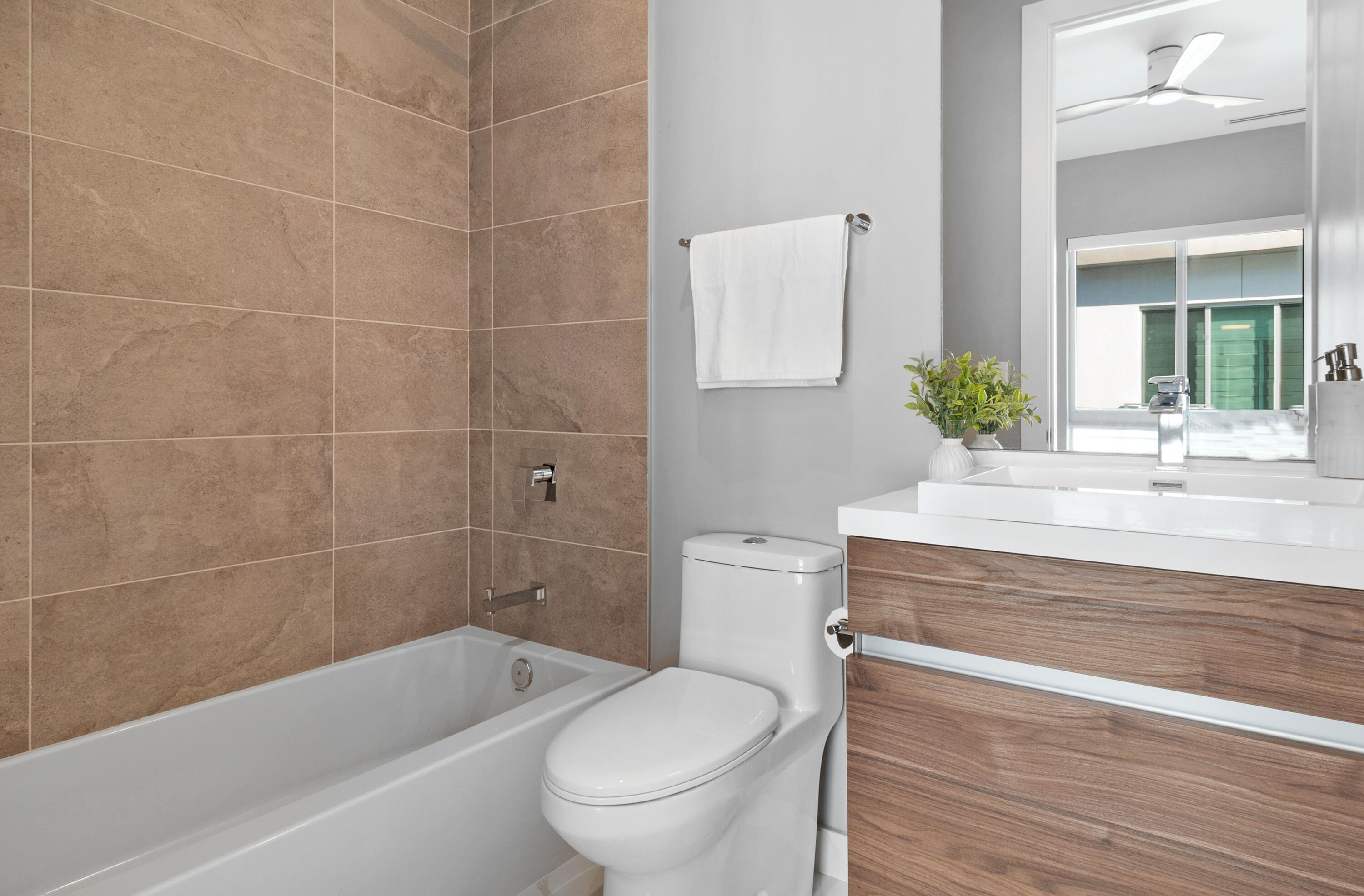 15 SE 11th Avenue