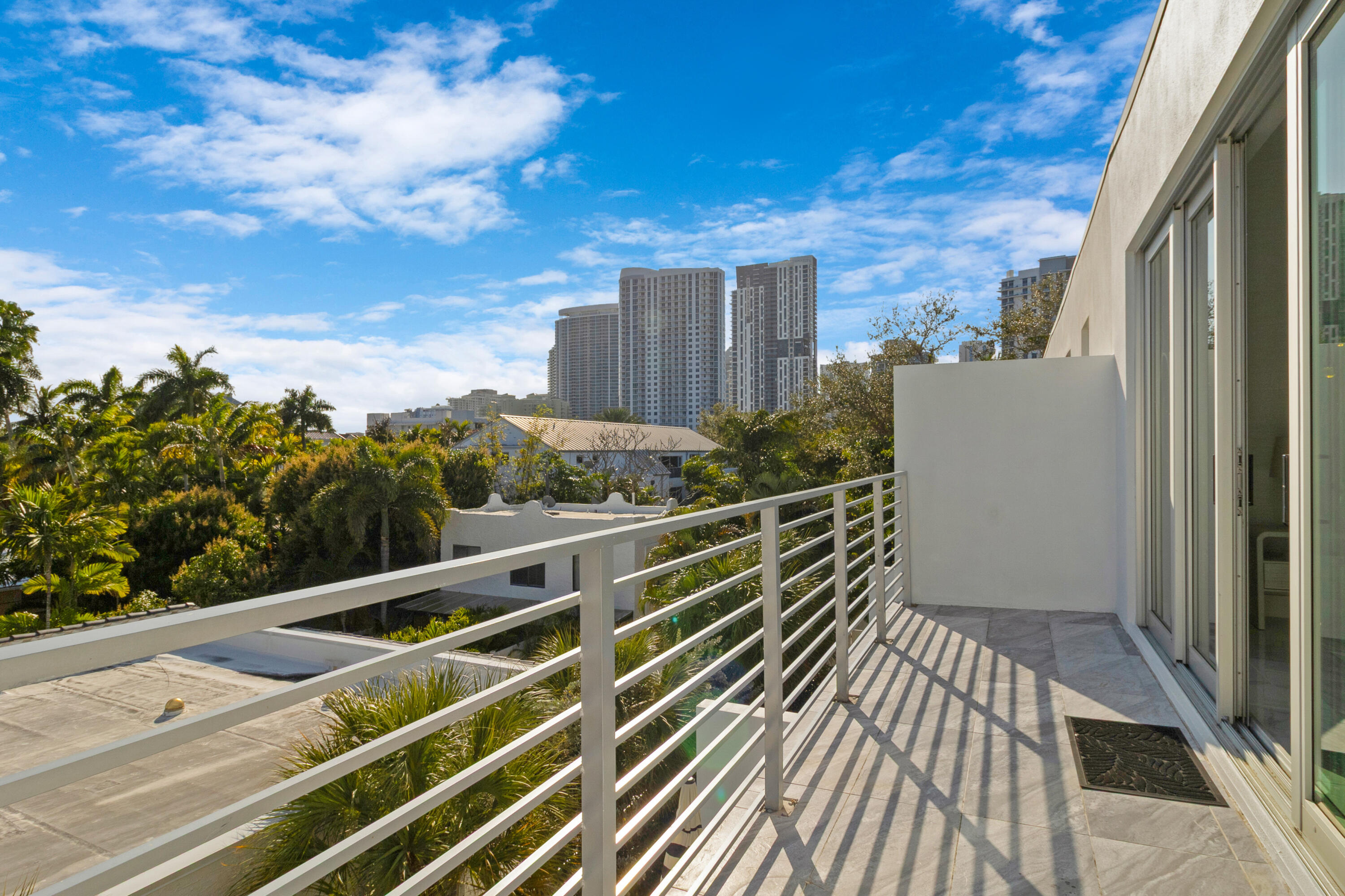 15 SE 11th Avenue