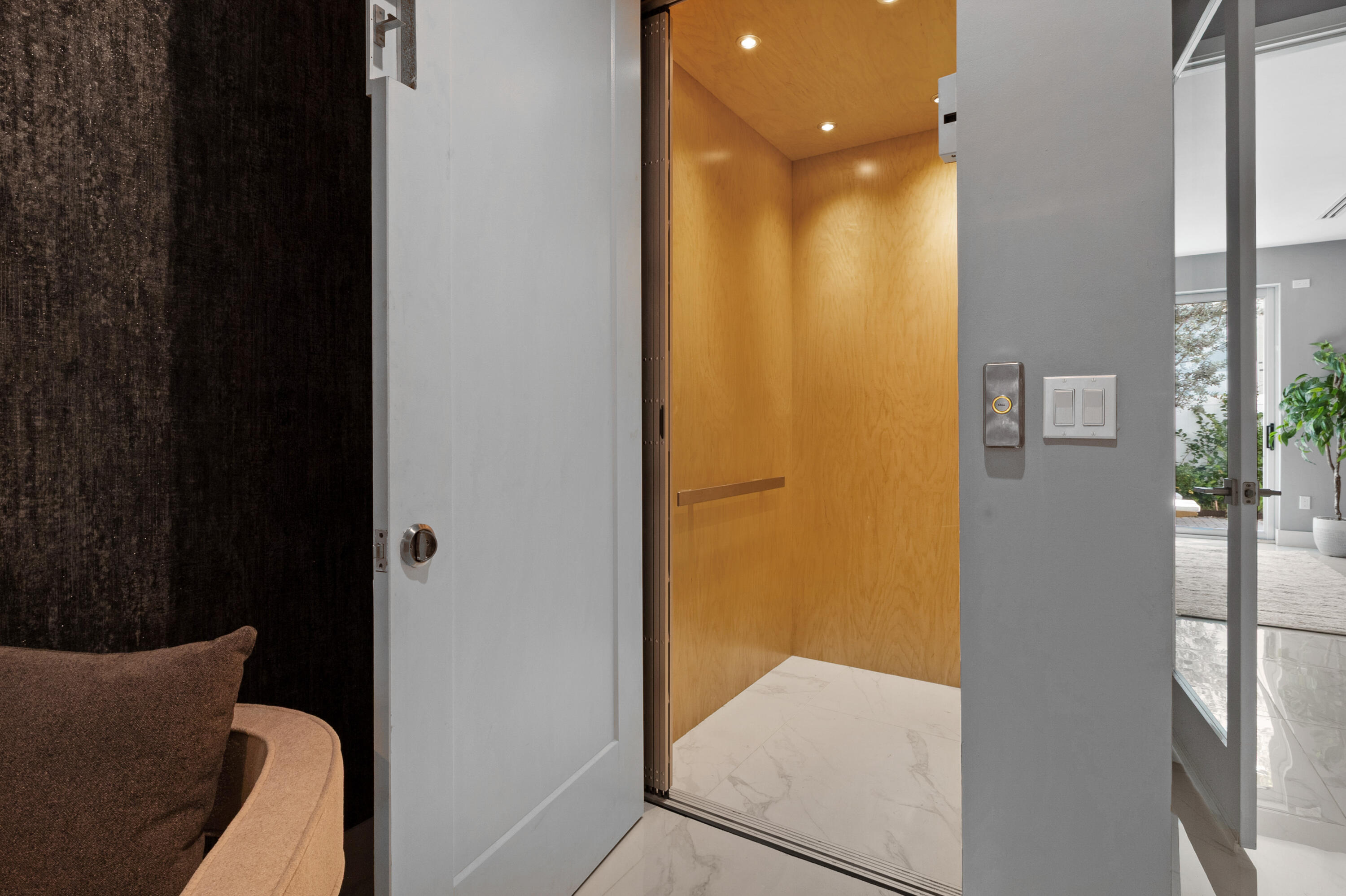 15 SE 11th Avenue