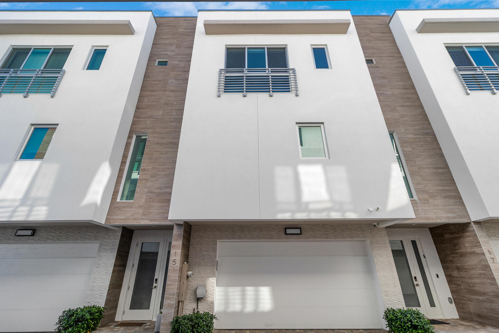 15 SE 11th Avenue