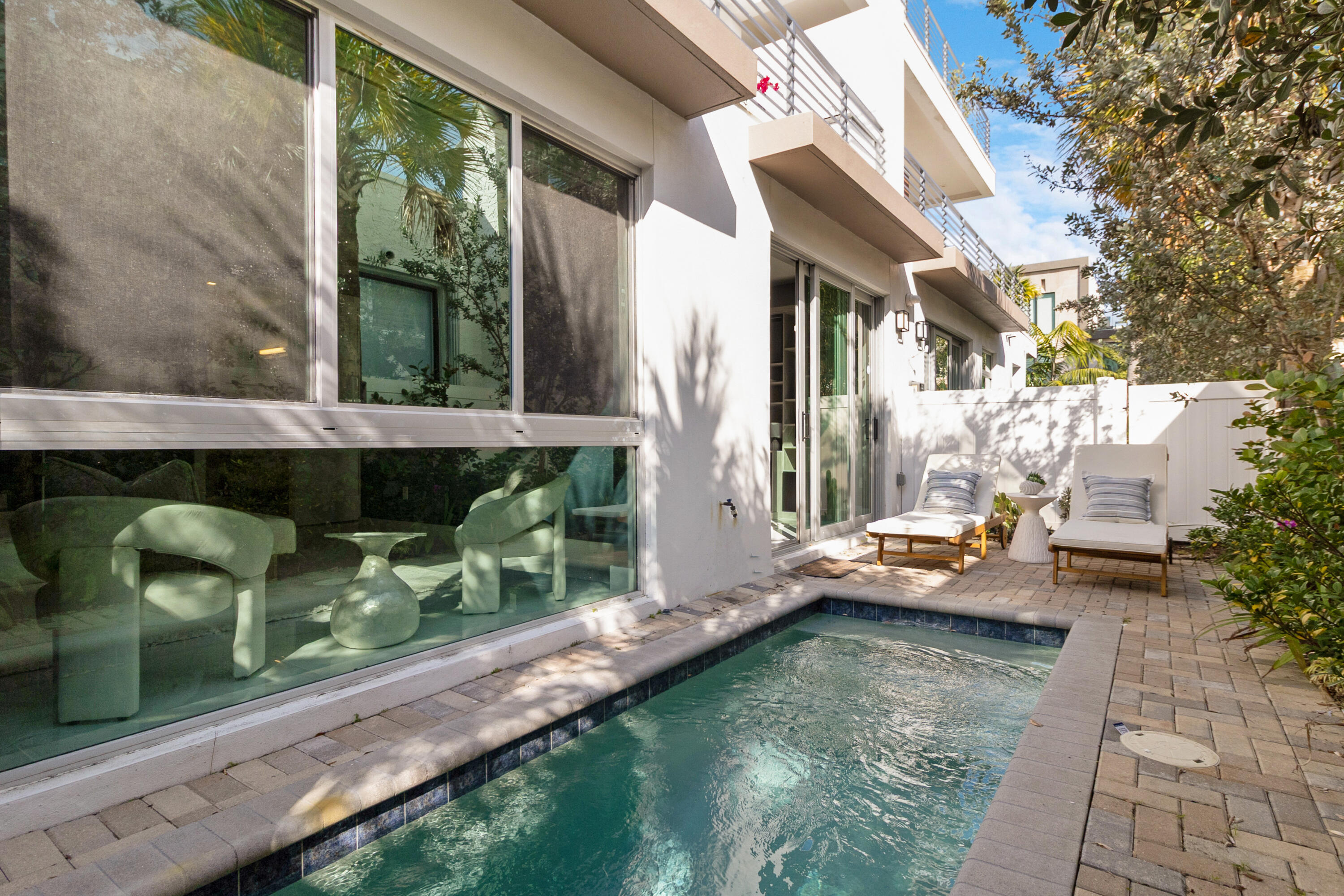 15 SE 11th Avenue