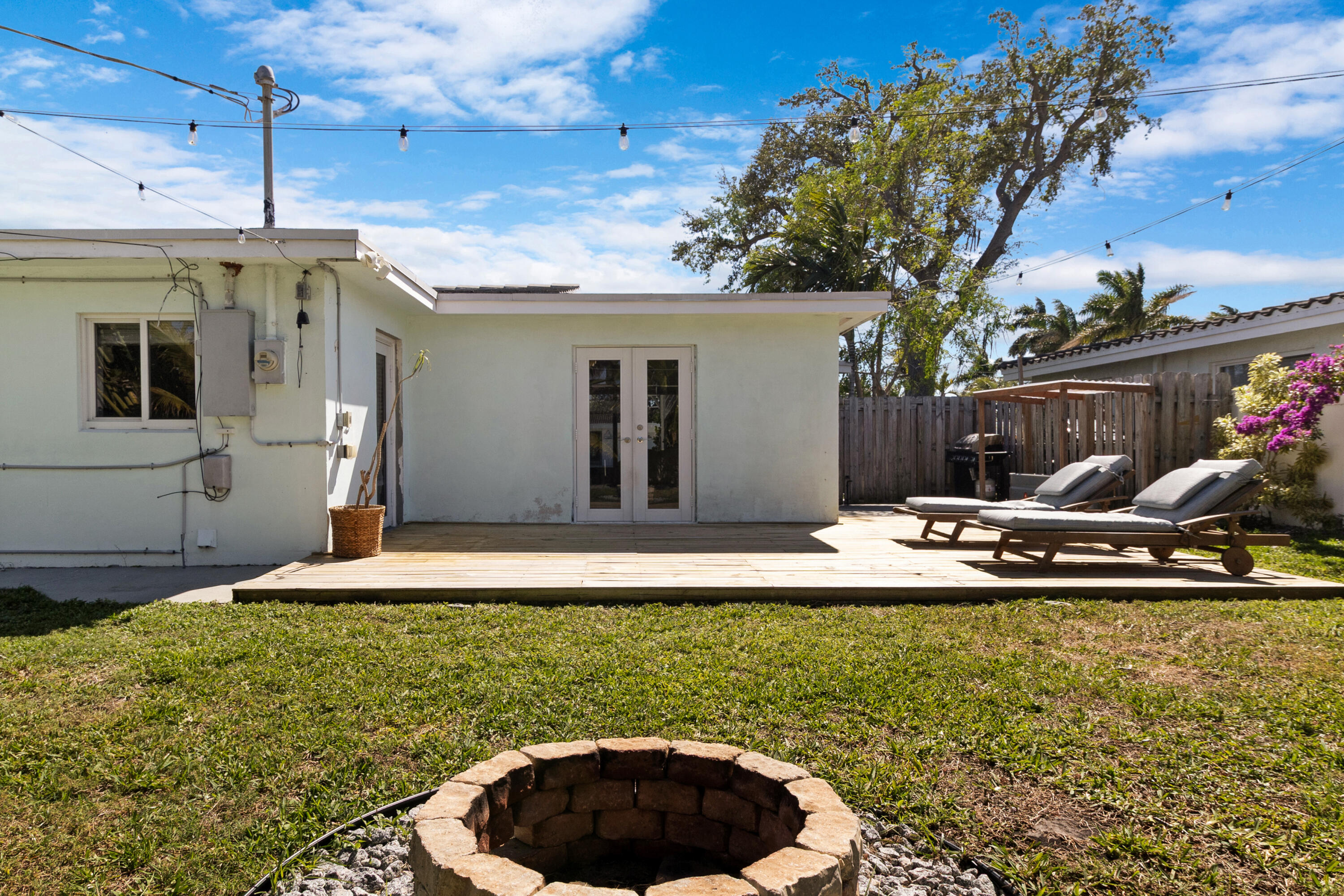 909 SE 16th Place