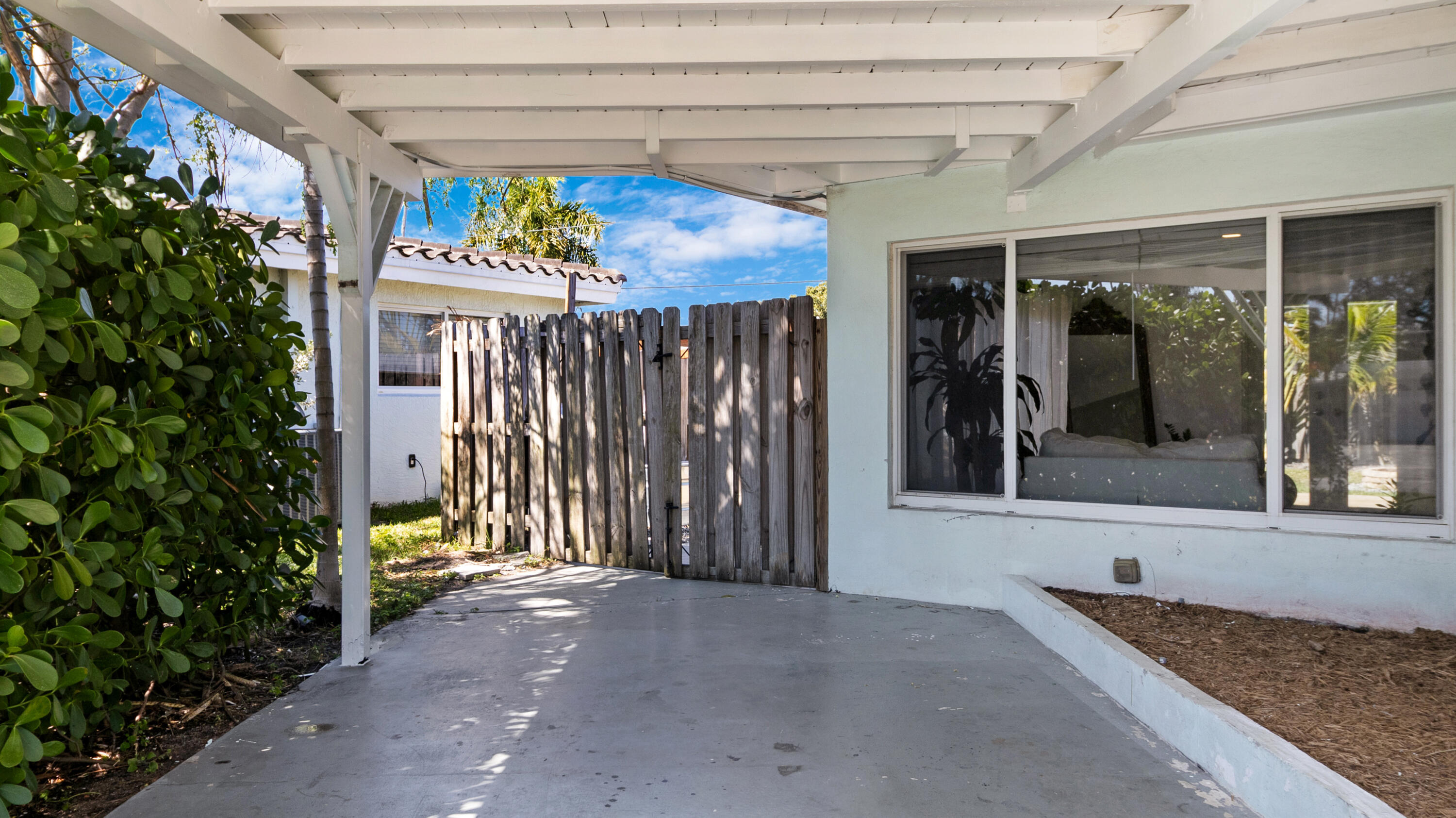 909 SE 16th Place