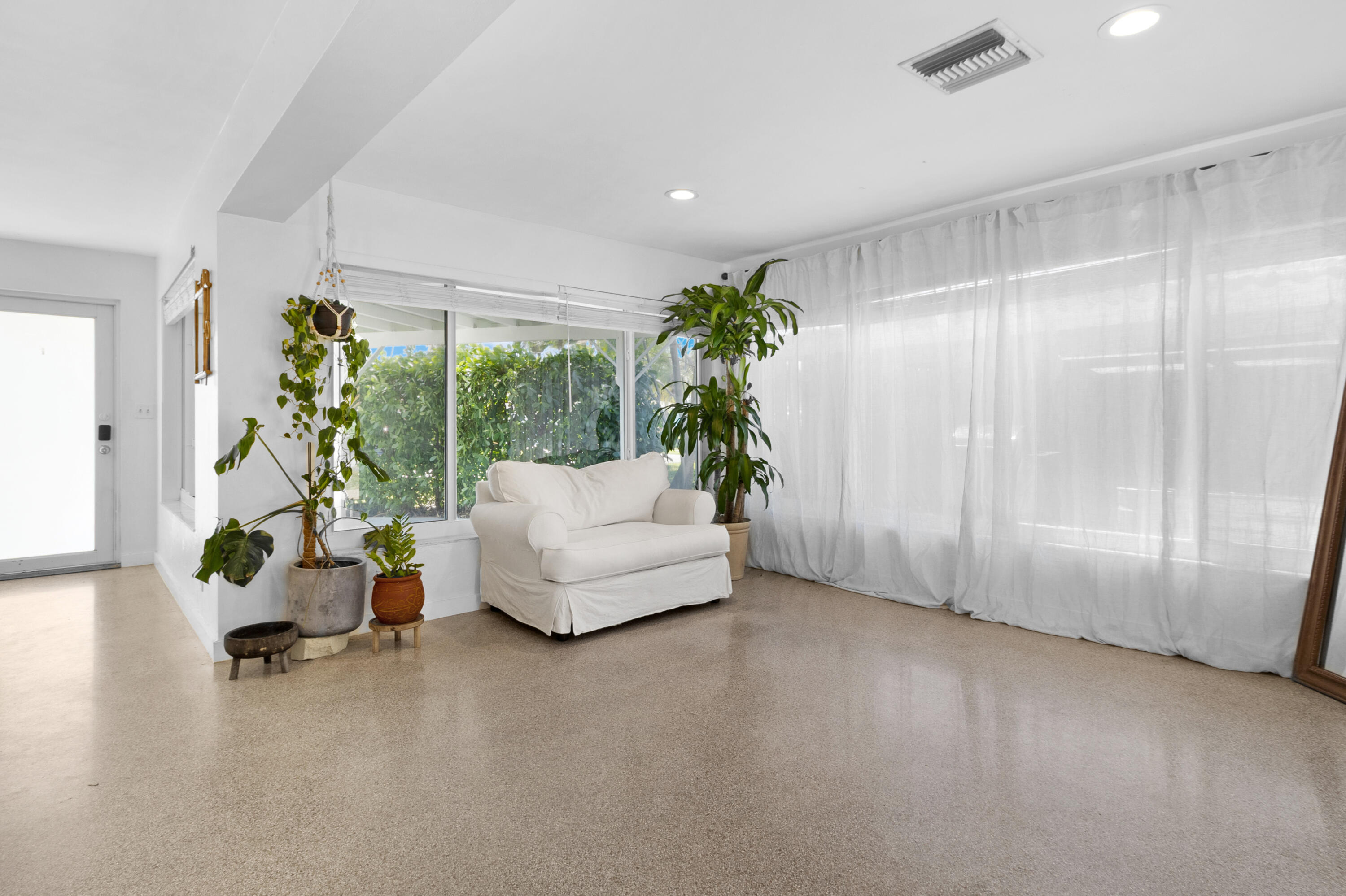 909 SE 16th Place