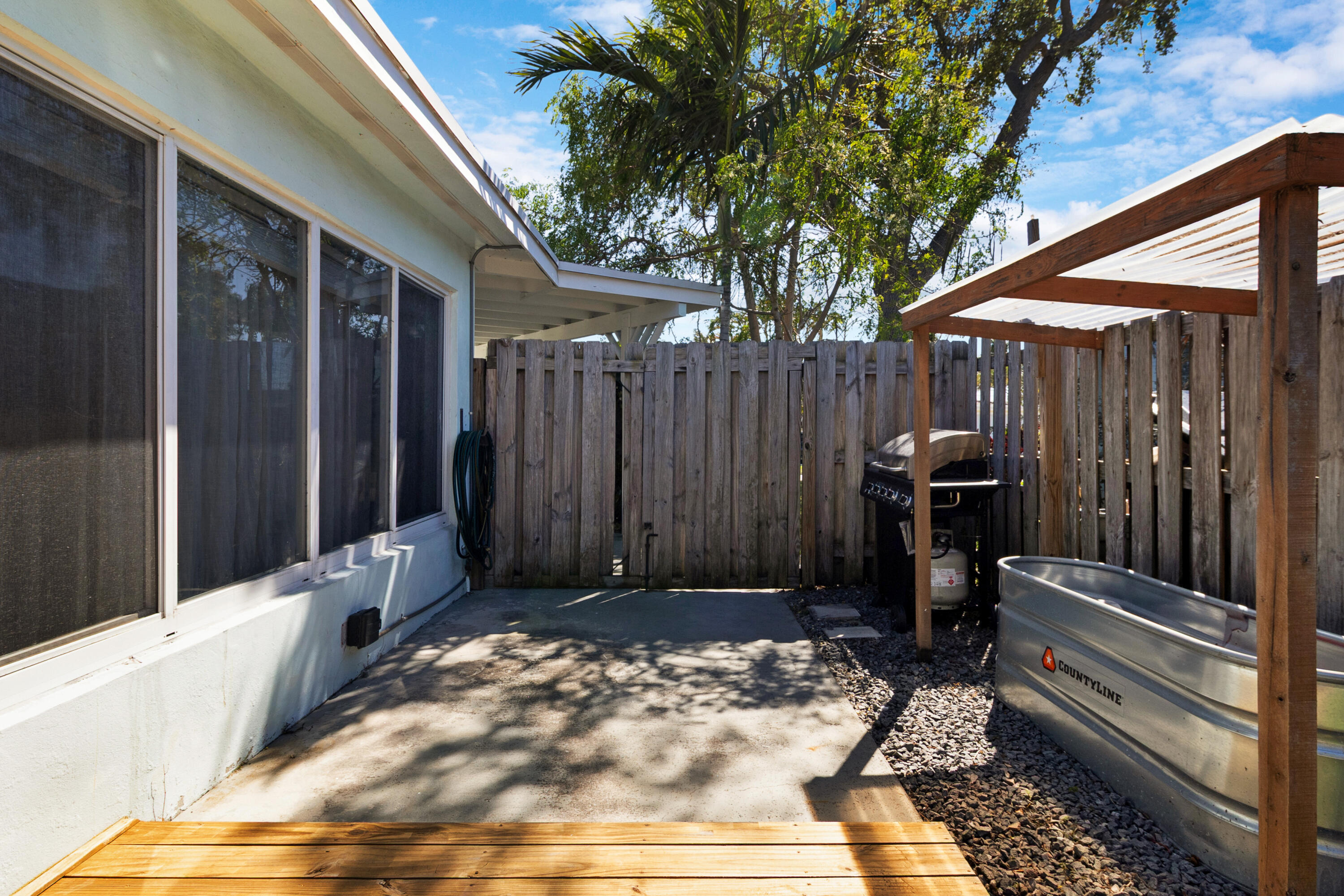 909 SE 16th Place