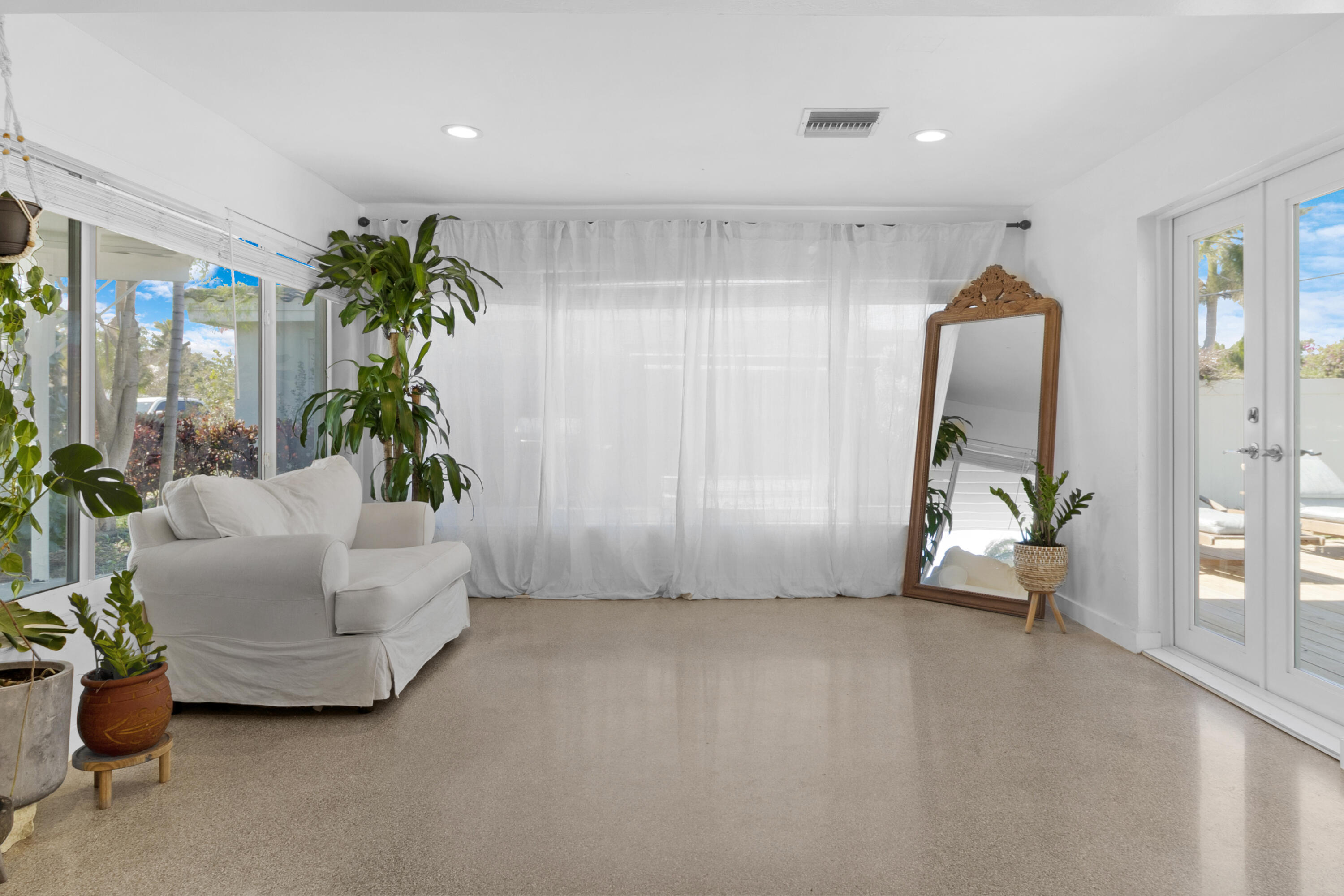 909 SE 16th Place