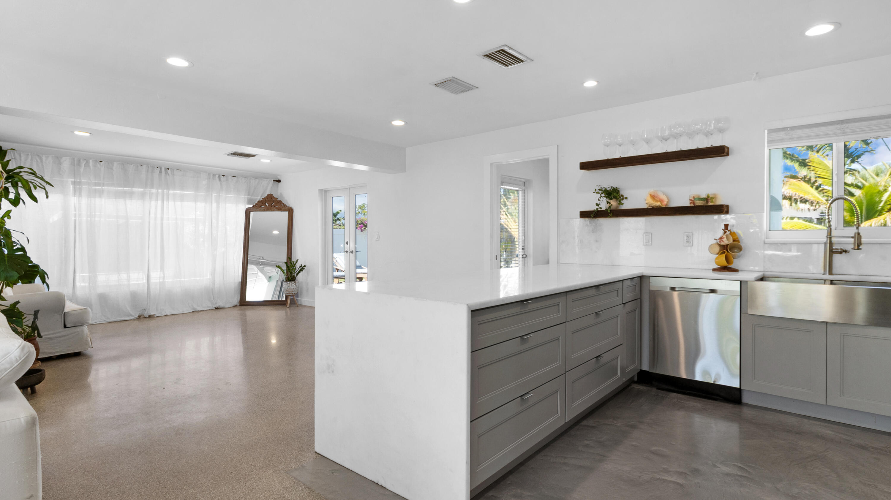 909 SE 16th Place