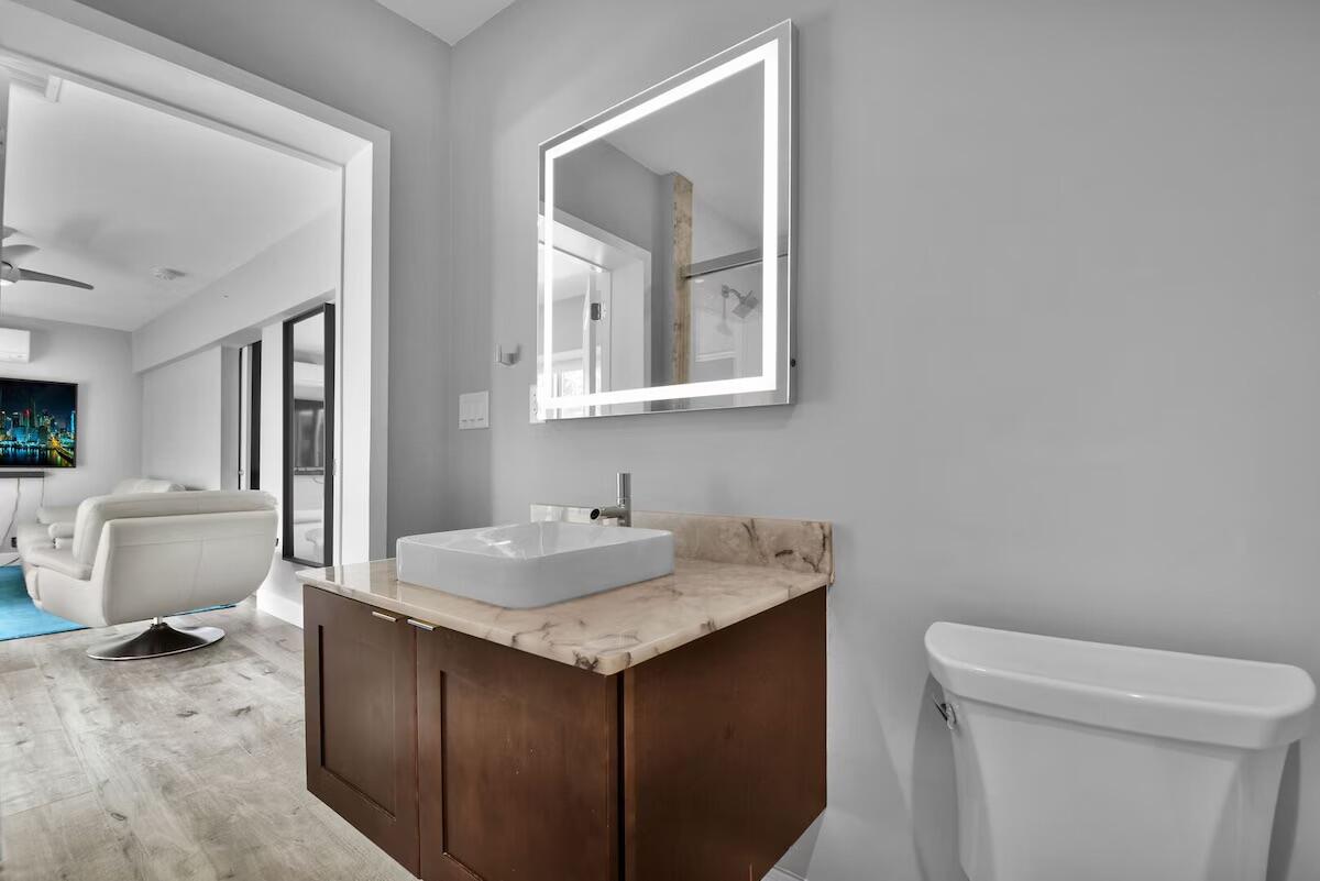 1920 NE 52nd Street