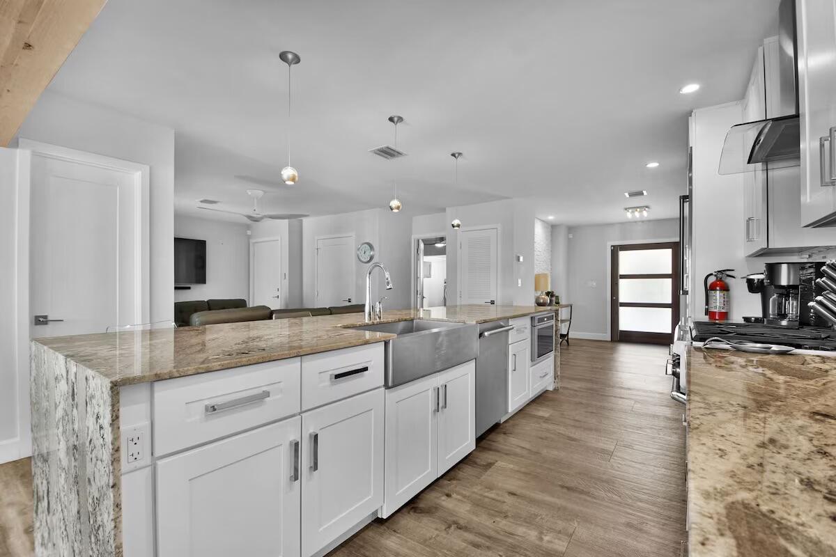 1920 NE 52nd Street