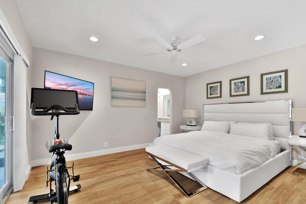 2152 NE 63rd Court