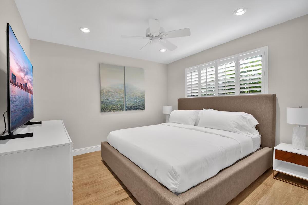 2152 NE 63rd Court