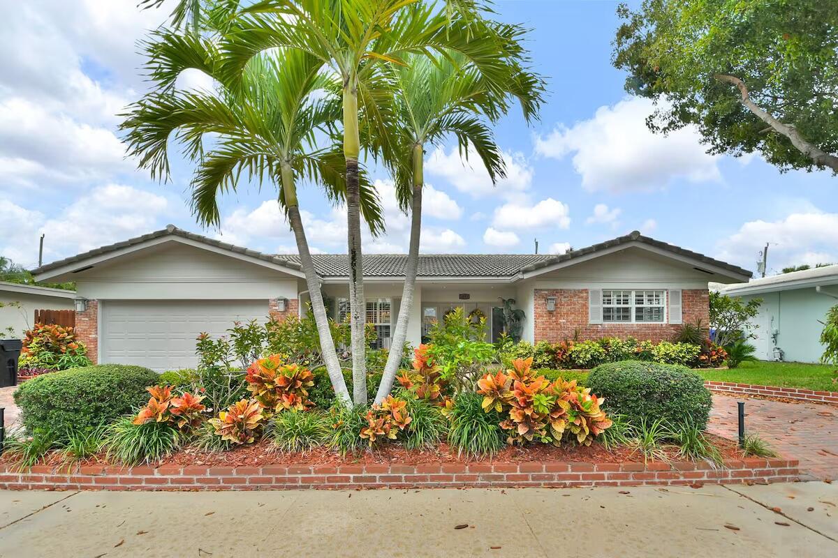 2152 NE 63rd Court