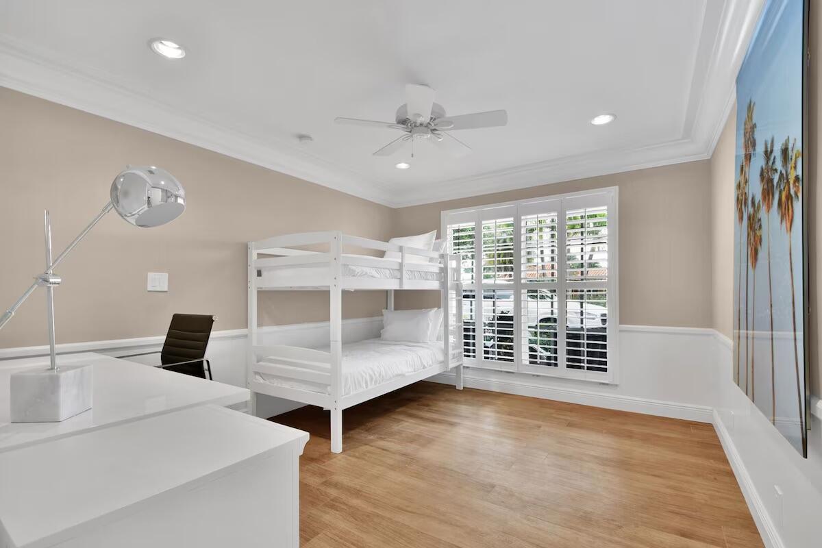 2152 NE 63rd Court