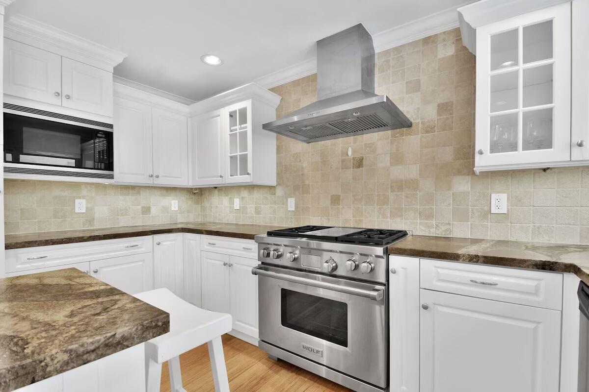 2152 NE 63rd Court