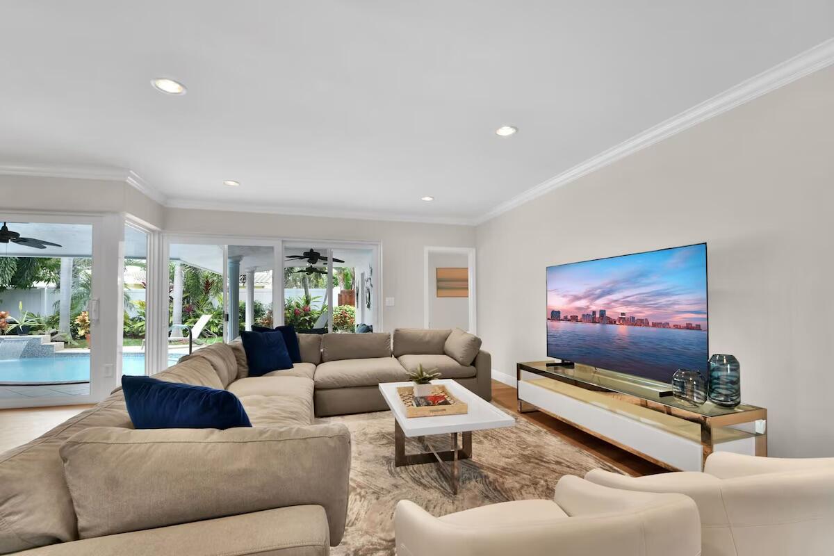 2152 NE 63rd Court