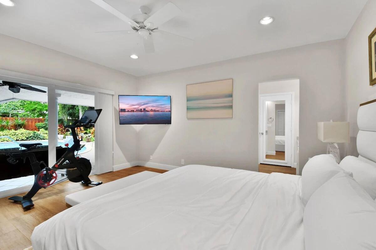 2152 NE 63rd Court