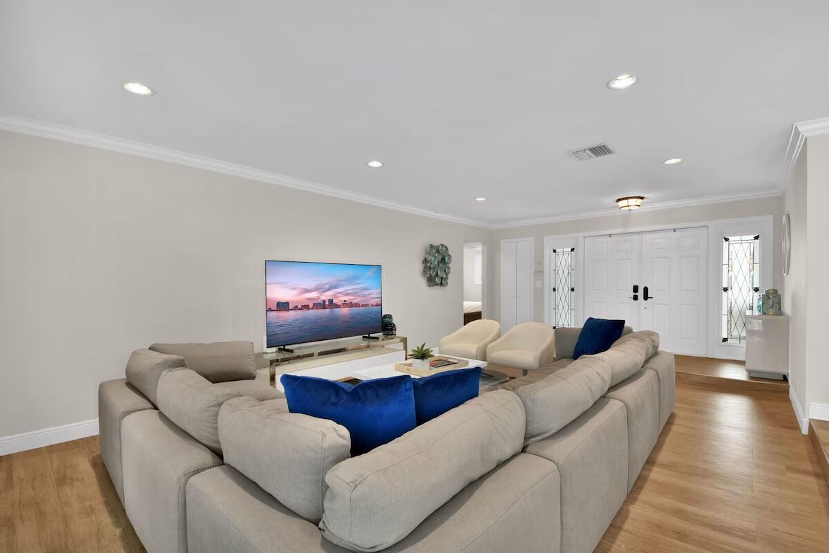 2152 NE 63rd Court