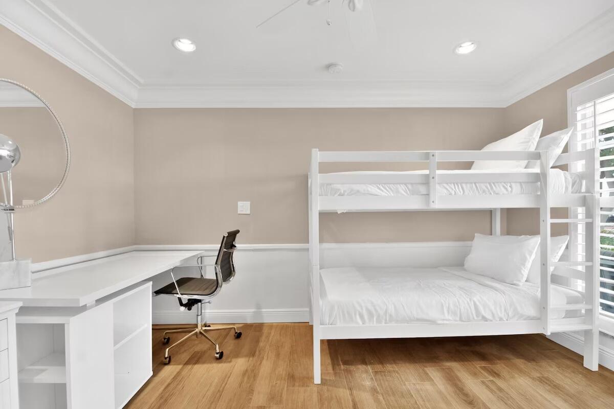 2152 NE 63rd Court