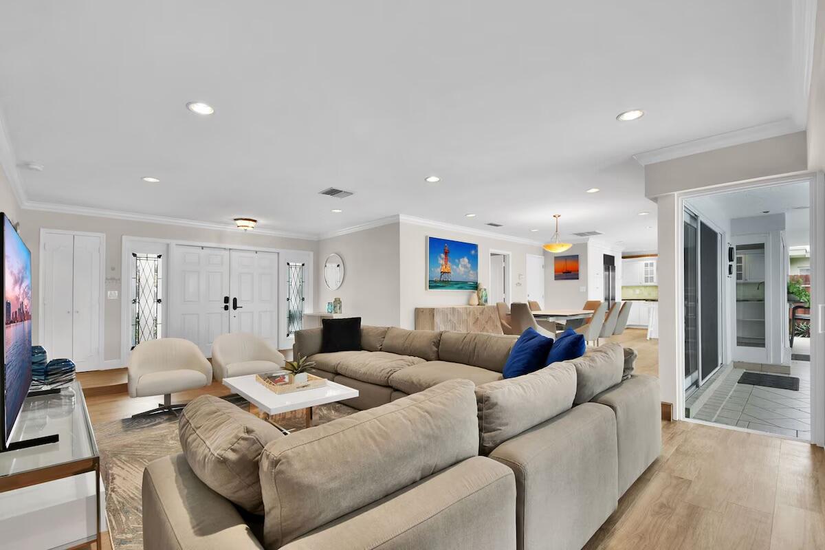 2152 NE 63rd Court