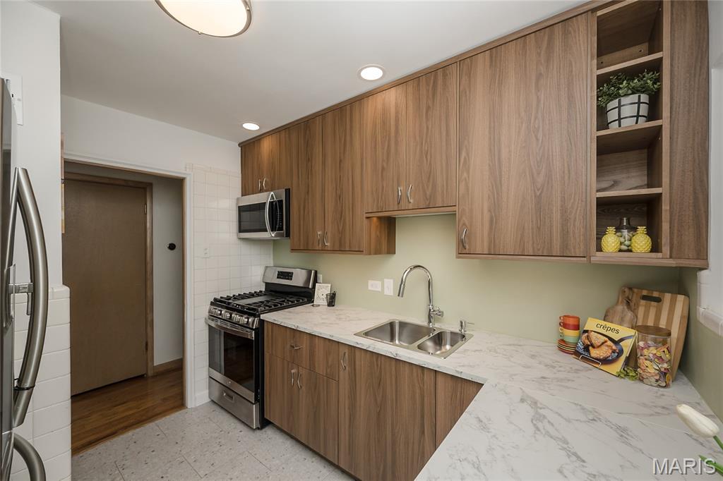 9838 Oak Haven Avenue