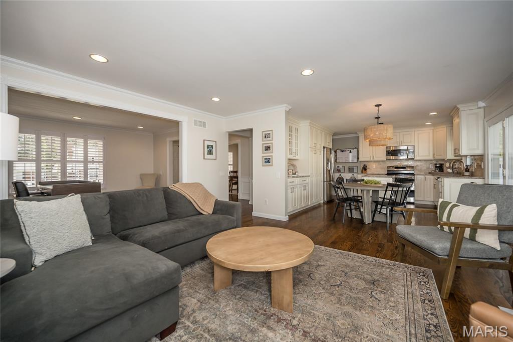 925 Camargo Drive